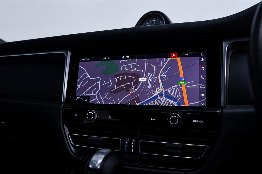 Porsche Macan view 20