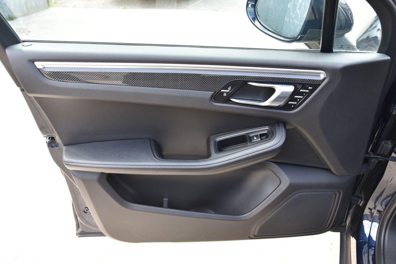 Porsche Macan view 56