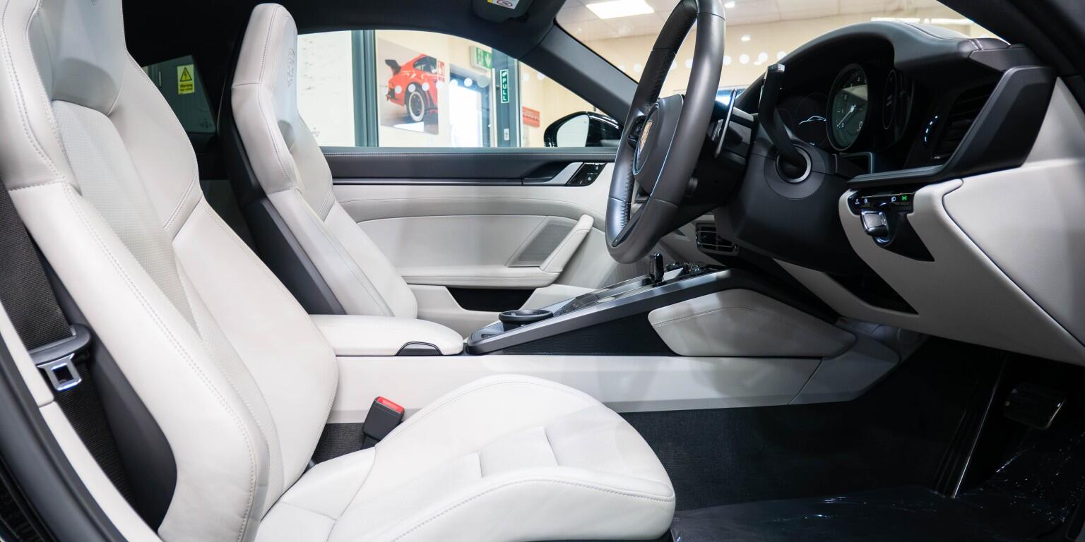 Porsche 911 view 14