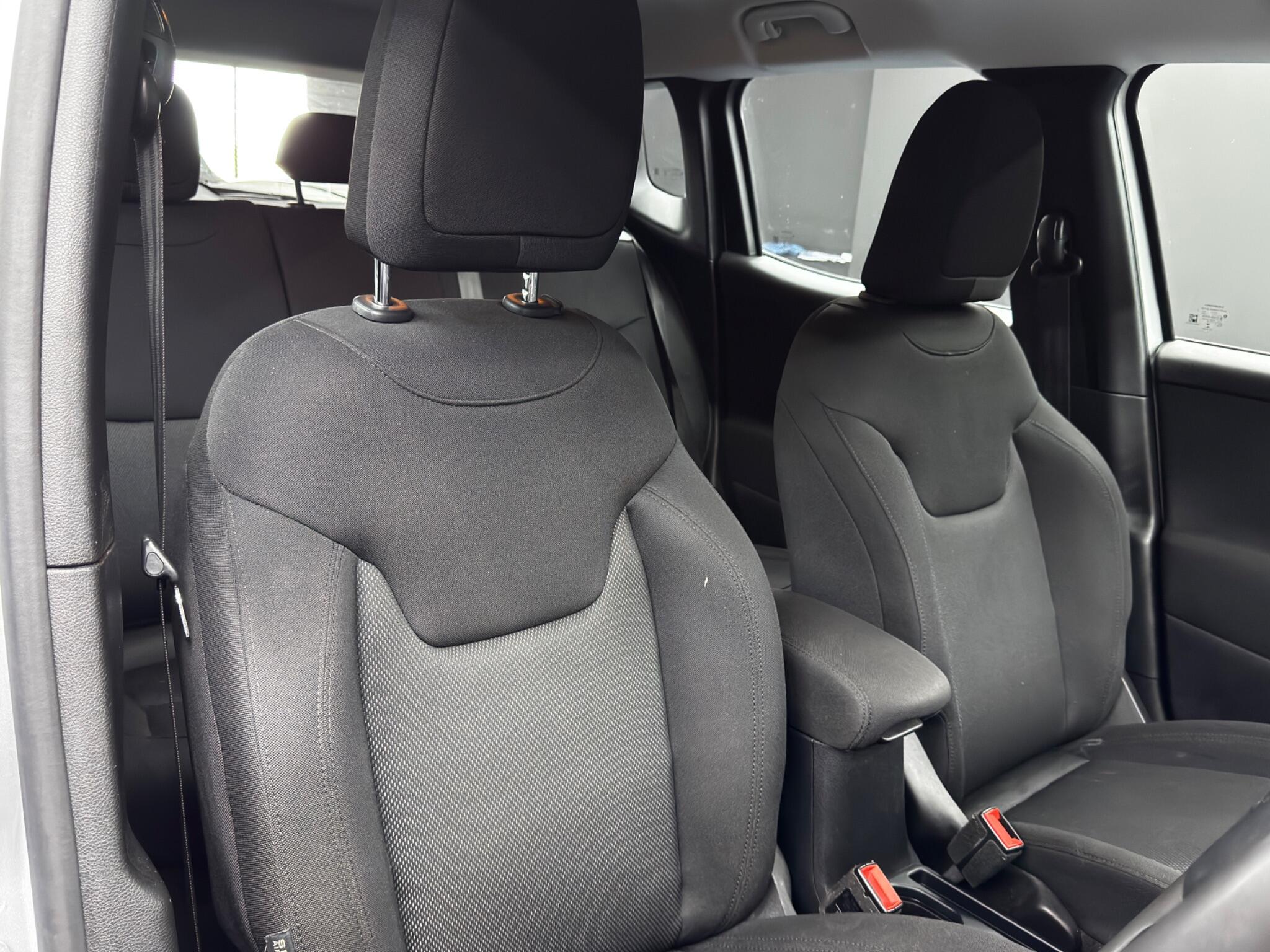 Jeep Renegade view 12