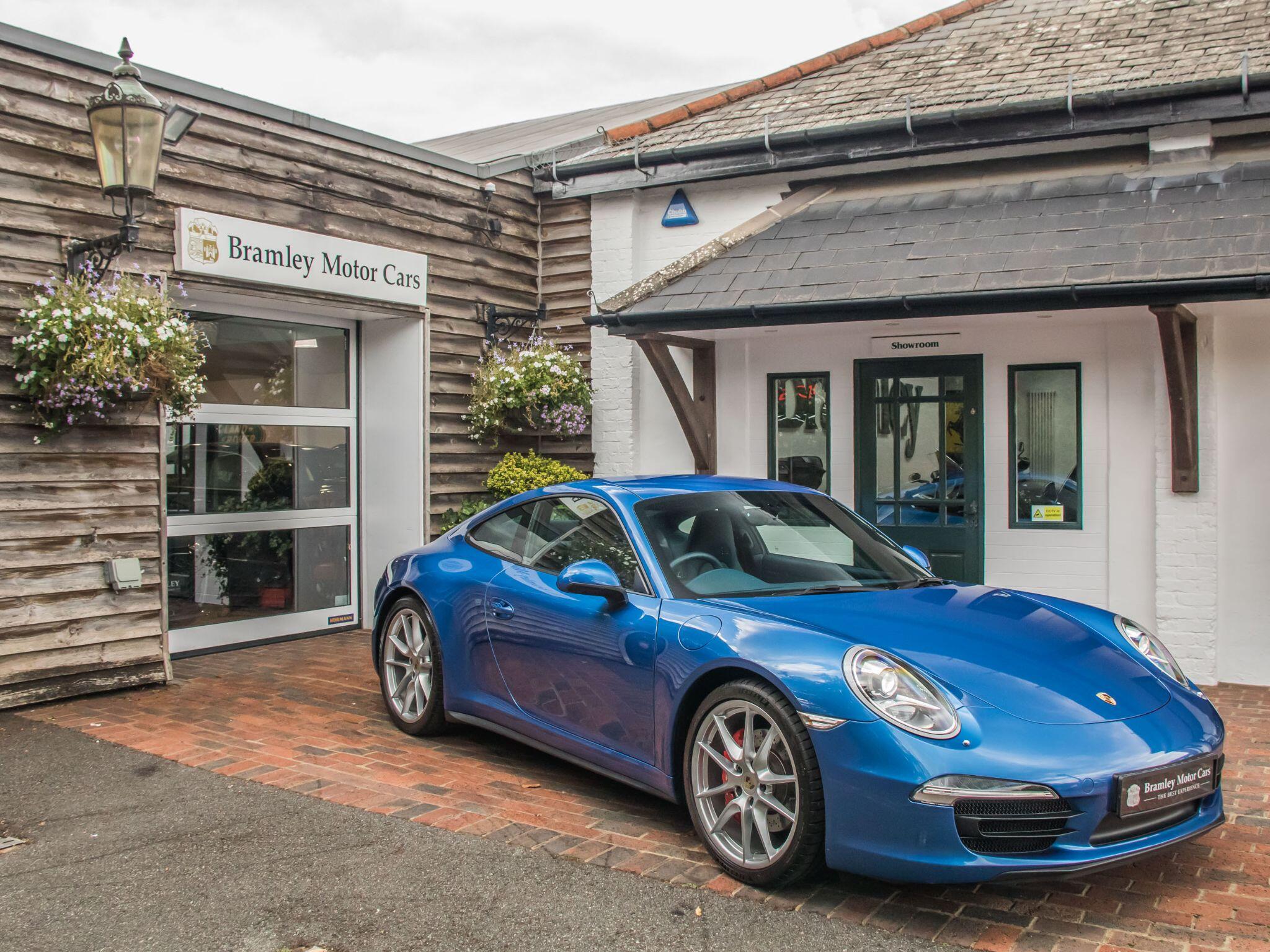 Porsche 911 view 2