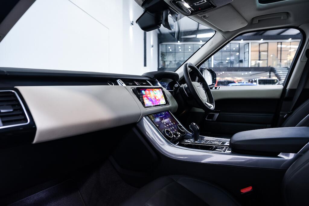 Land Rover Range Rover Sport view 12