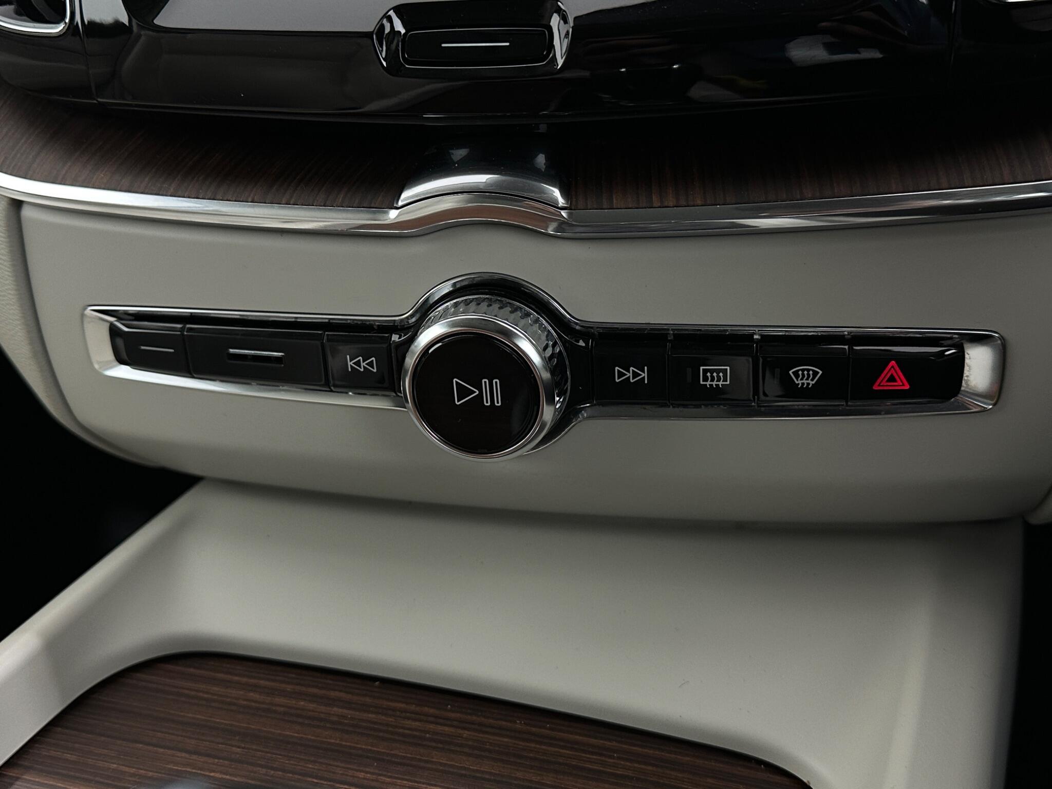 Volvo XC60 view 22