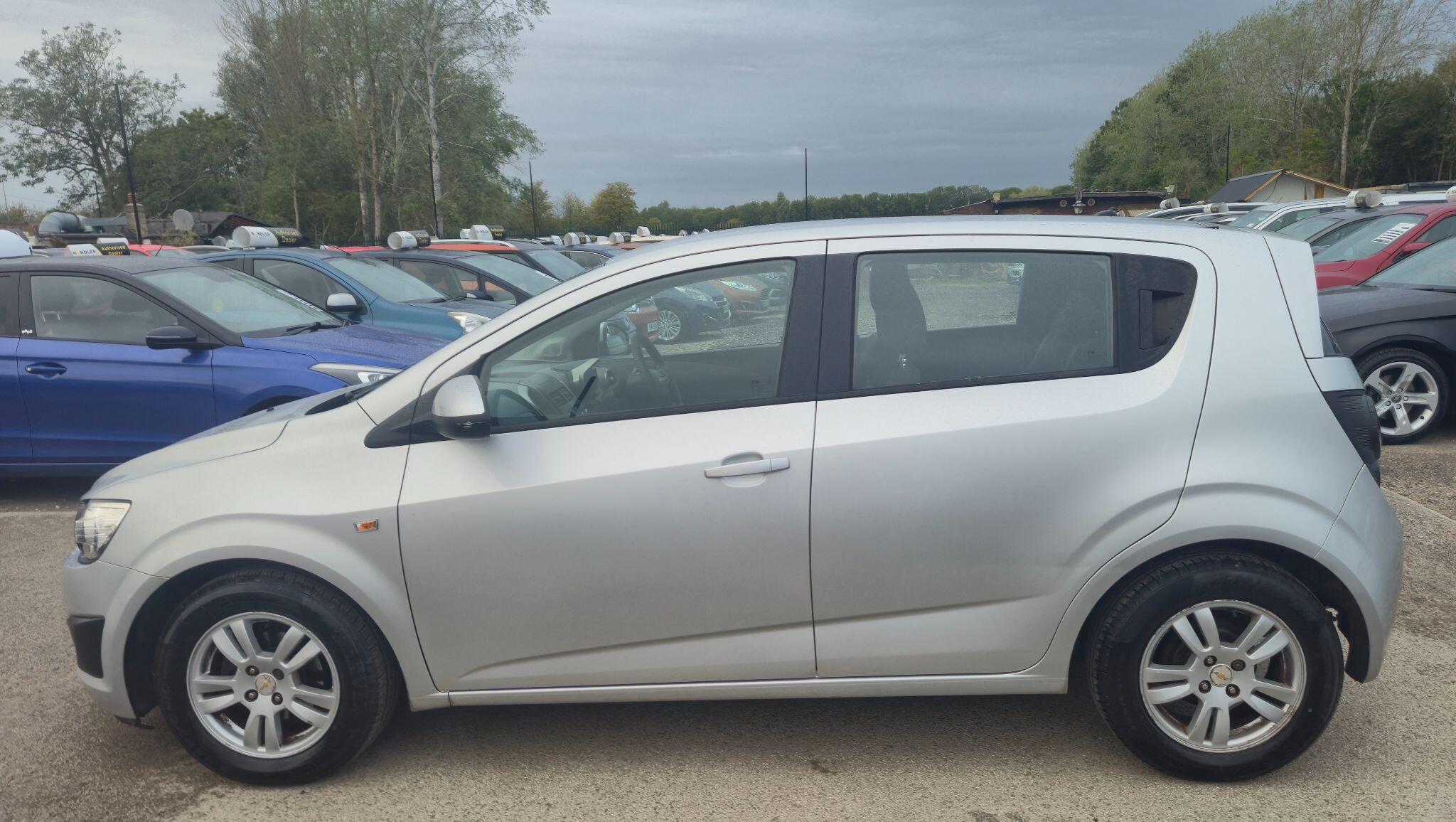 Chevrolet Aveo view 5