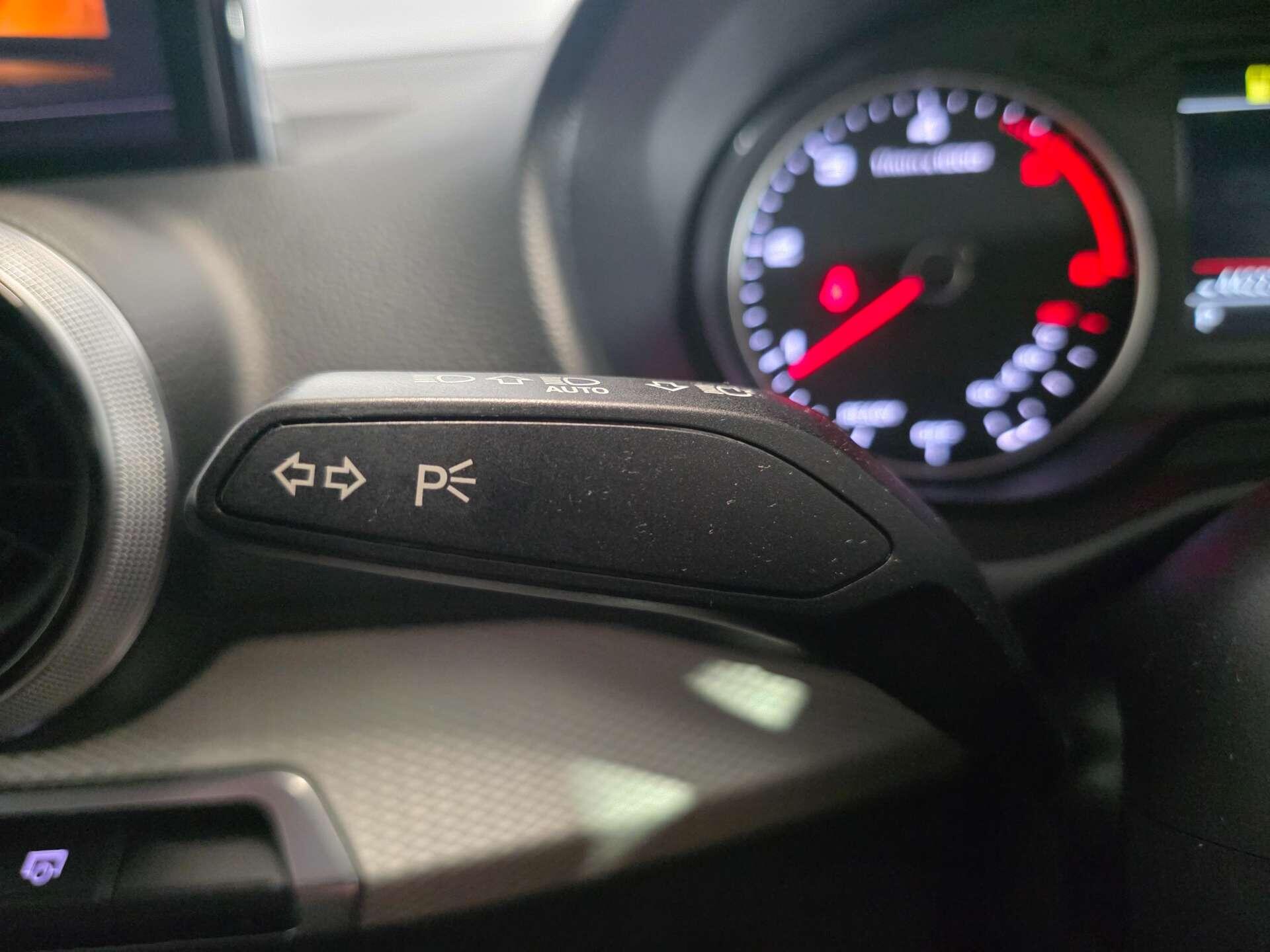 Audi Q2 view 23