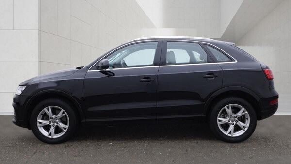 Audi Q3 view 6