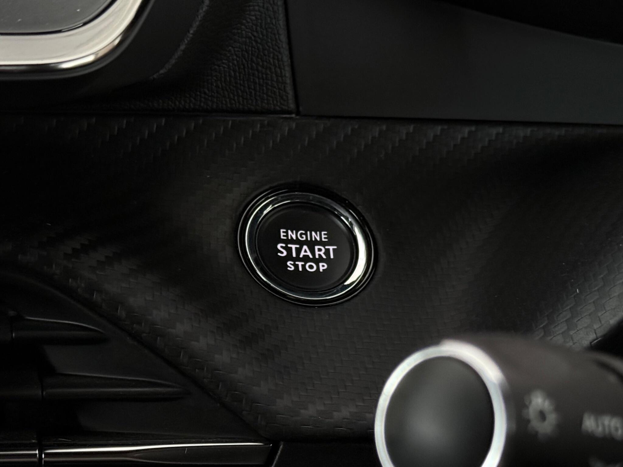 Peugeot 208 view 16
