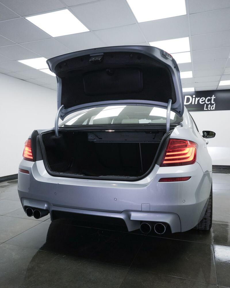 BMW M5 view 9