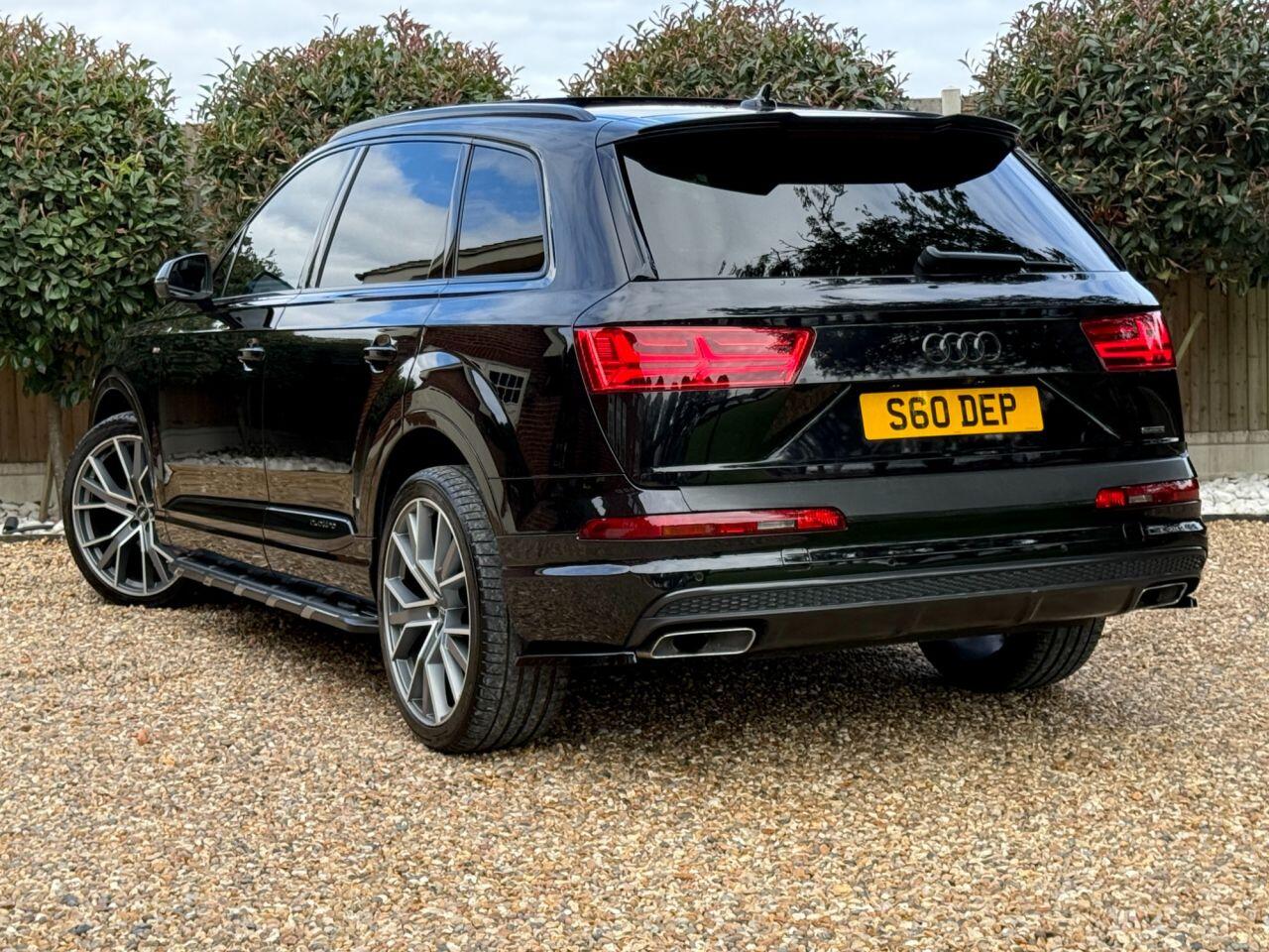 Audi Q7 view 10