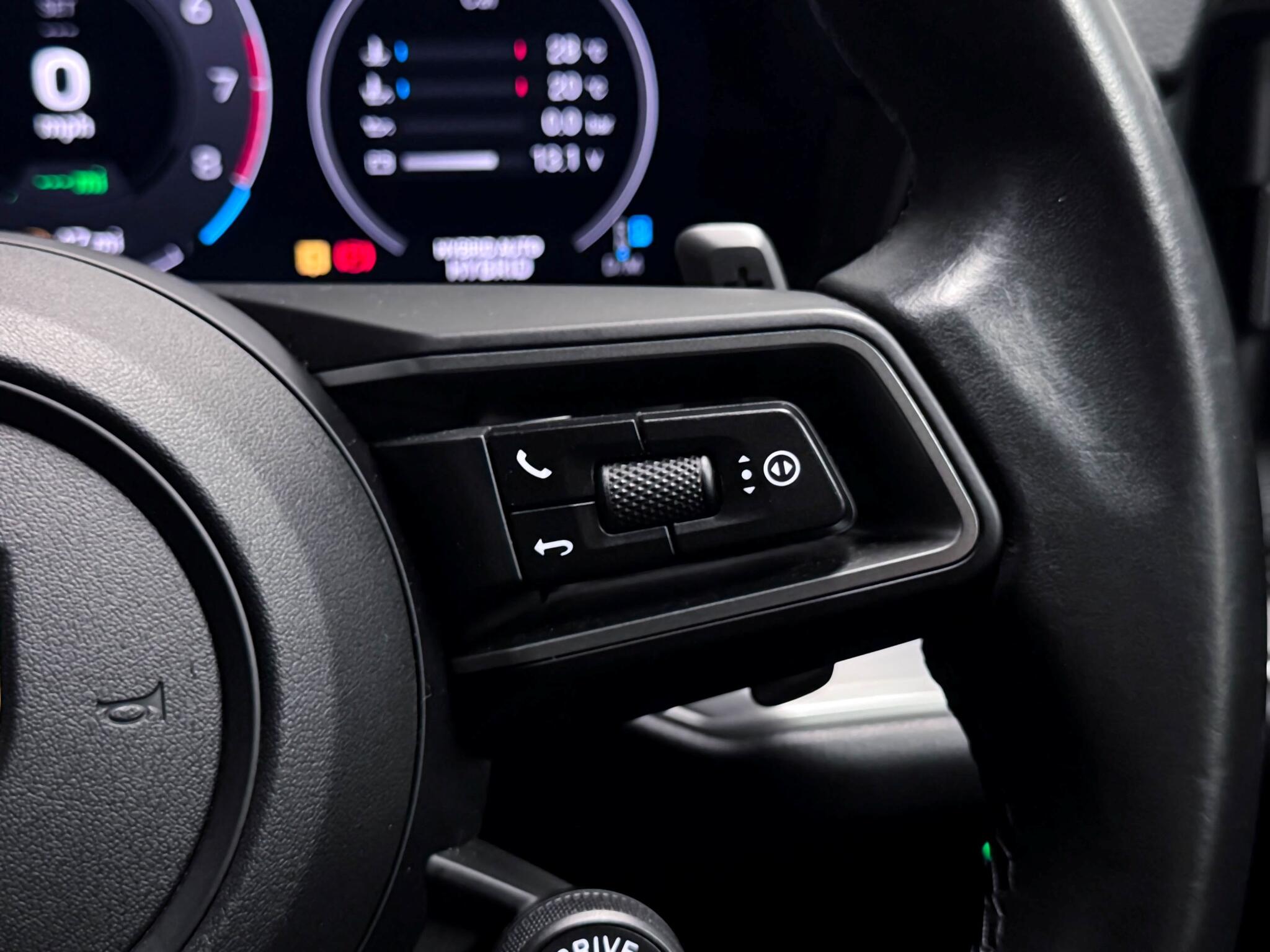 Porsche Cayenne view 38