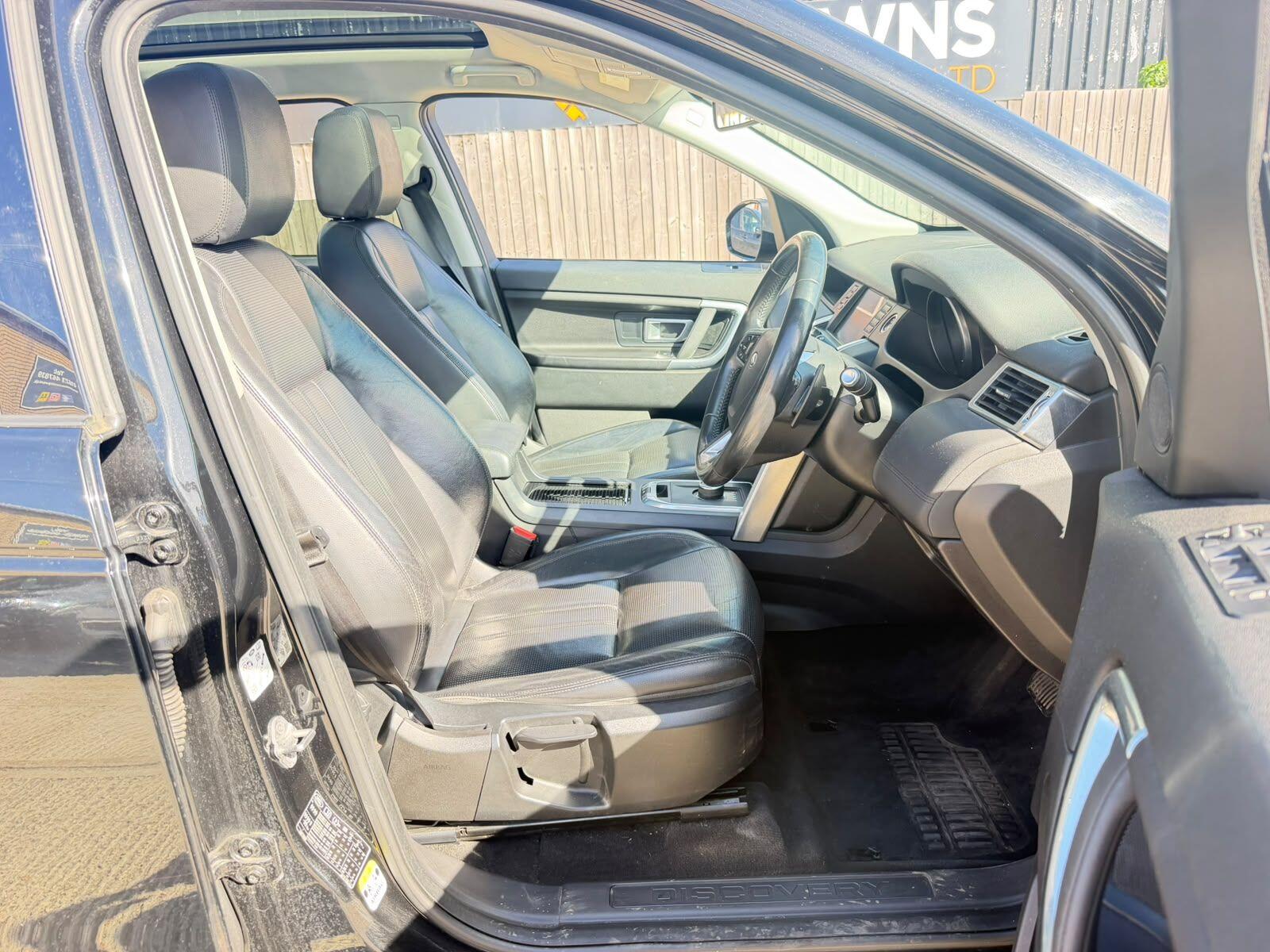 Land Rover Discovery Sport view 14
