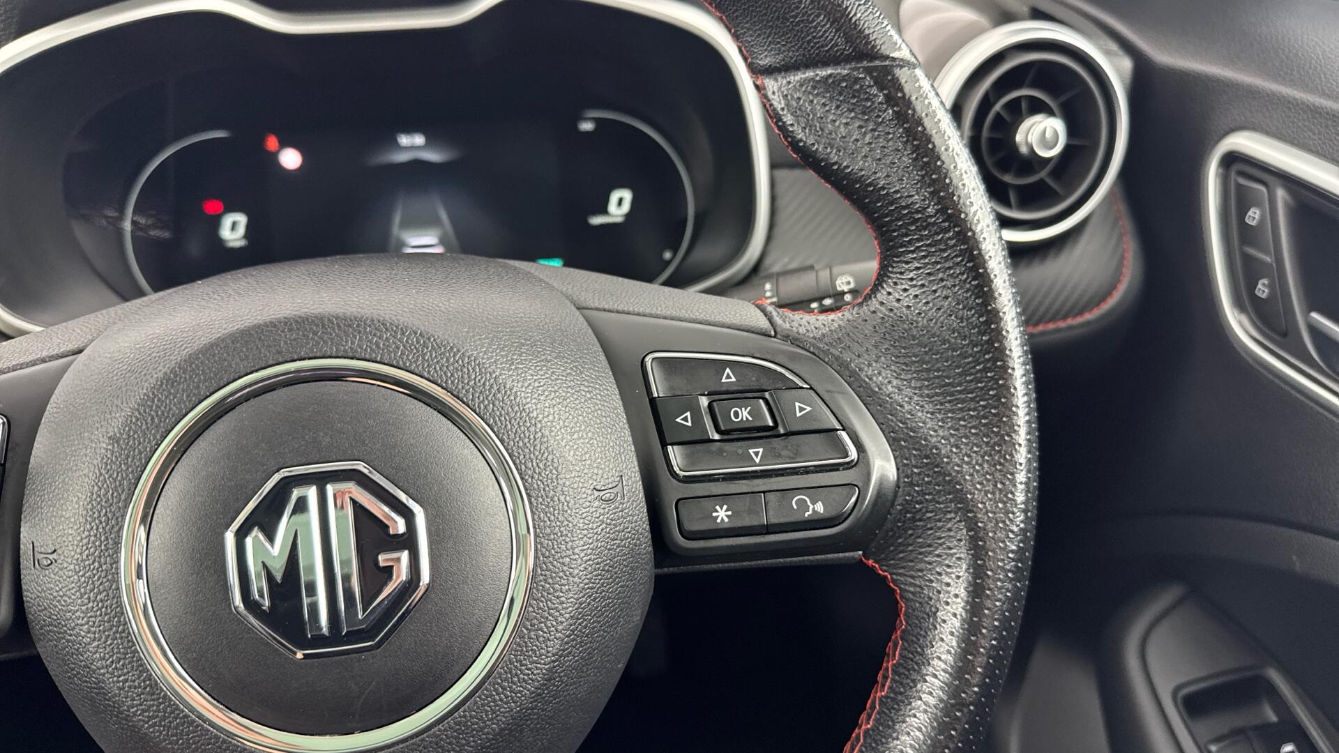 MG ZS view 41