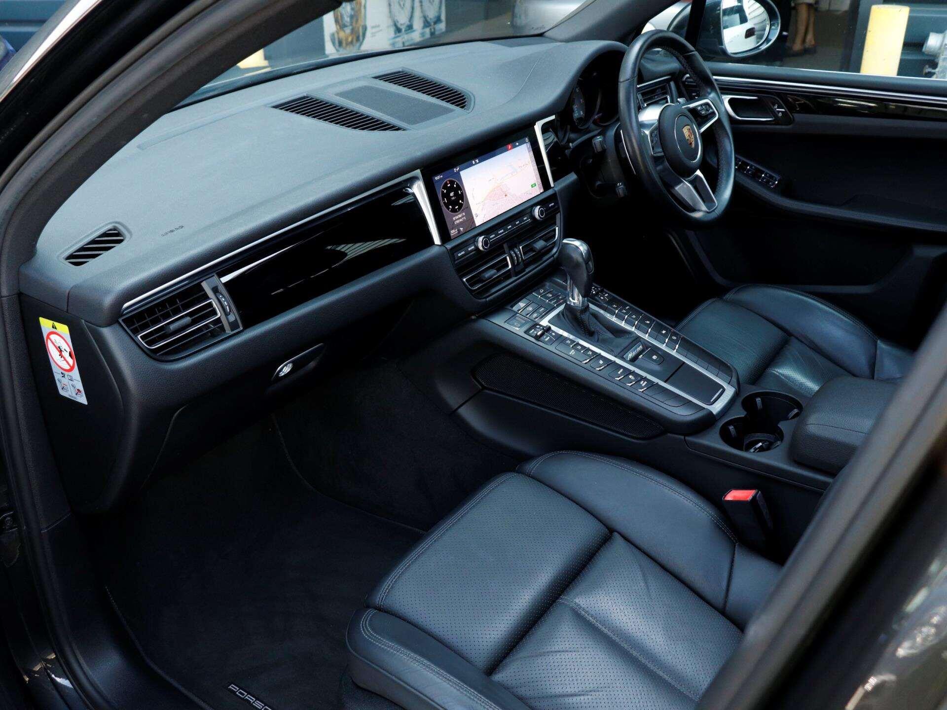 Porsche Macan view 9