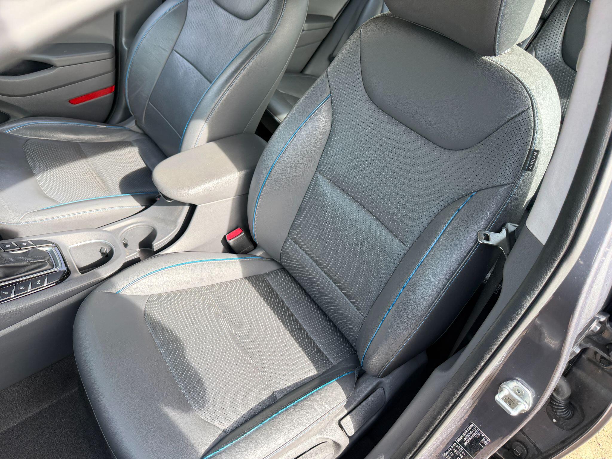 Hyundai Ioniq view 31