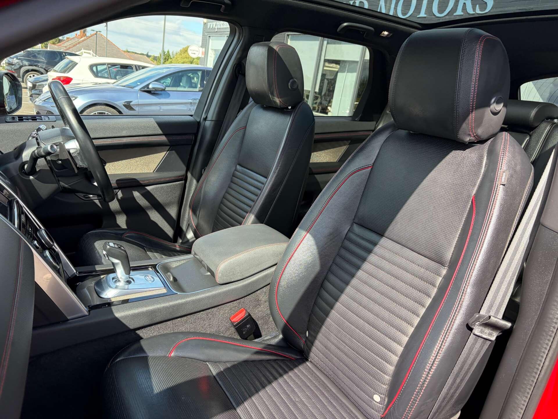 Land Rover Discovery Sport view 17