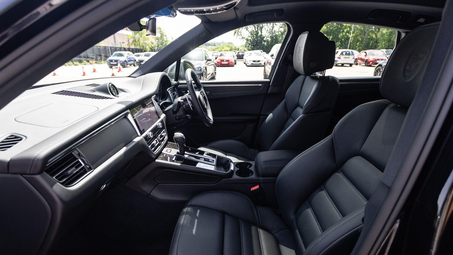 Porsche Macan view 26