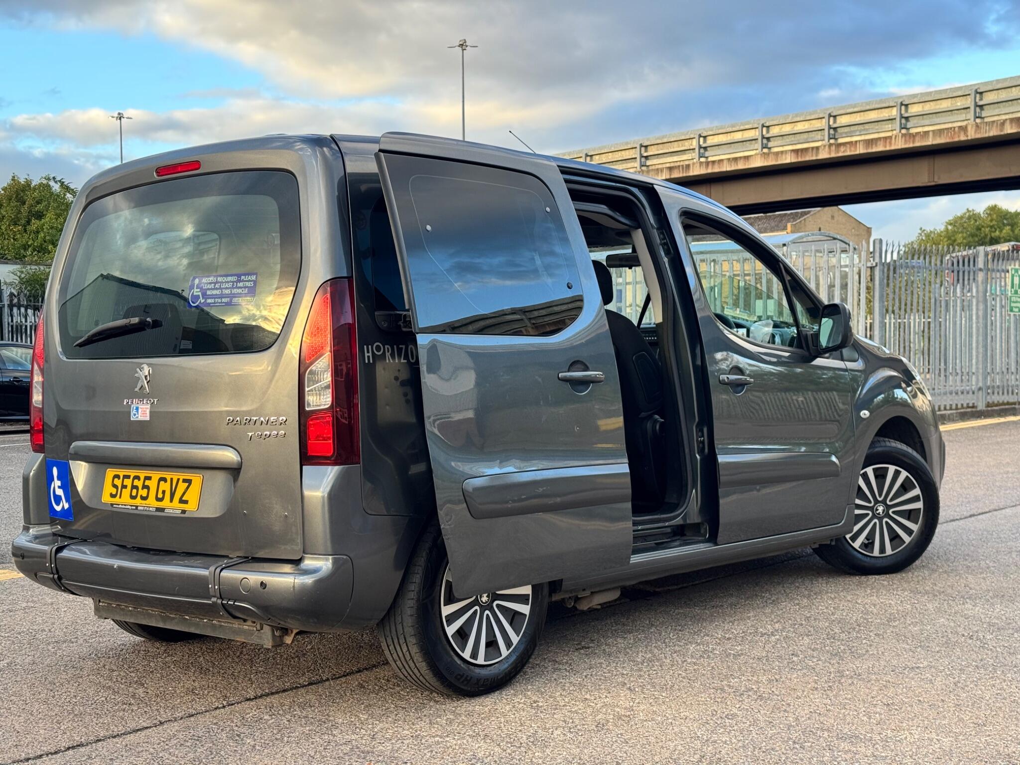 Peugeot Partner Tepee view 20
