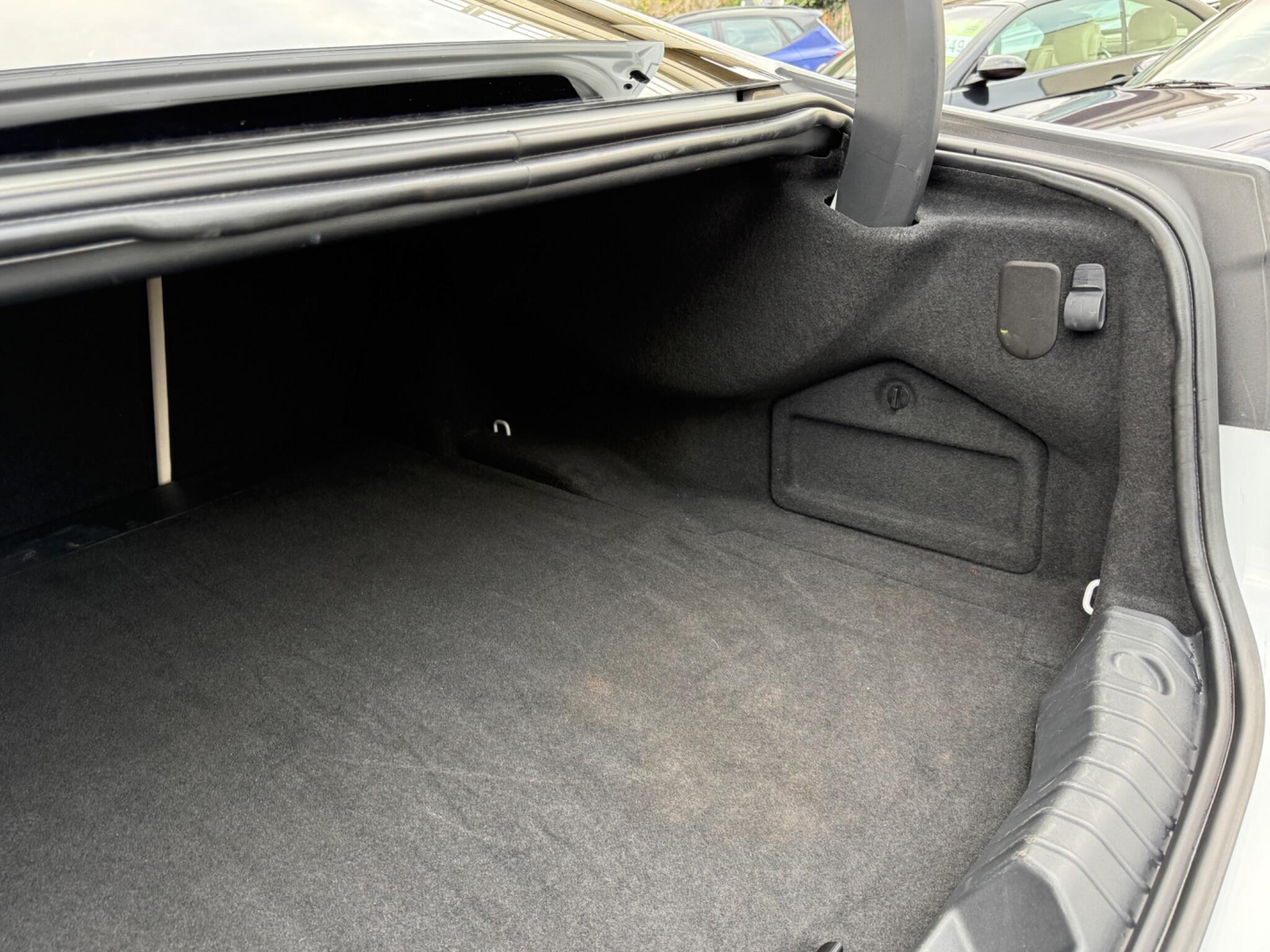 Jaguar XF - Image 38