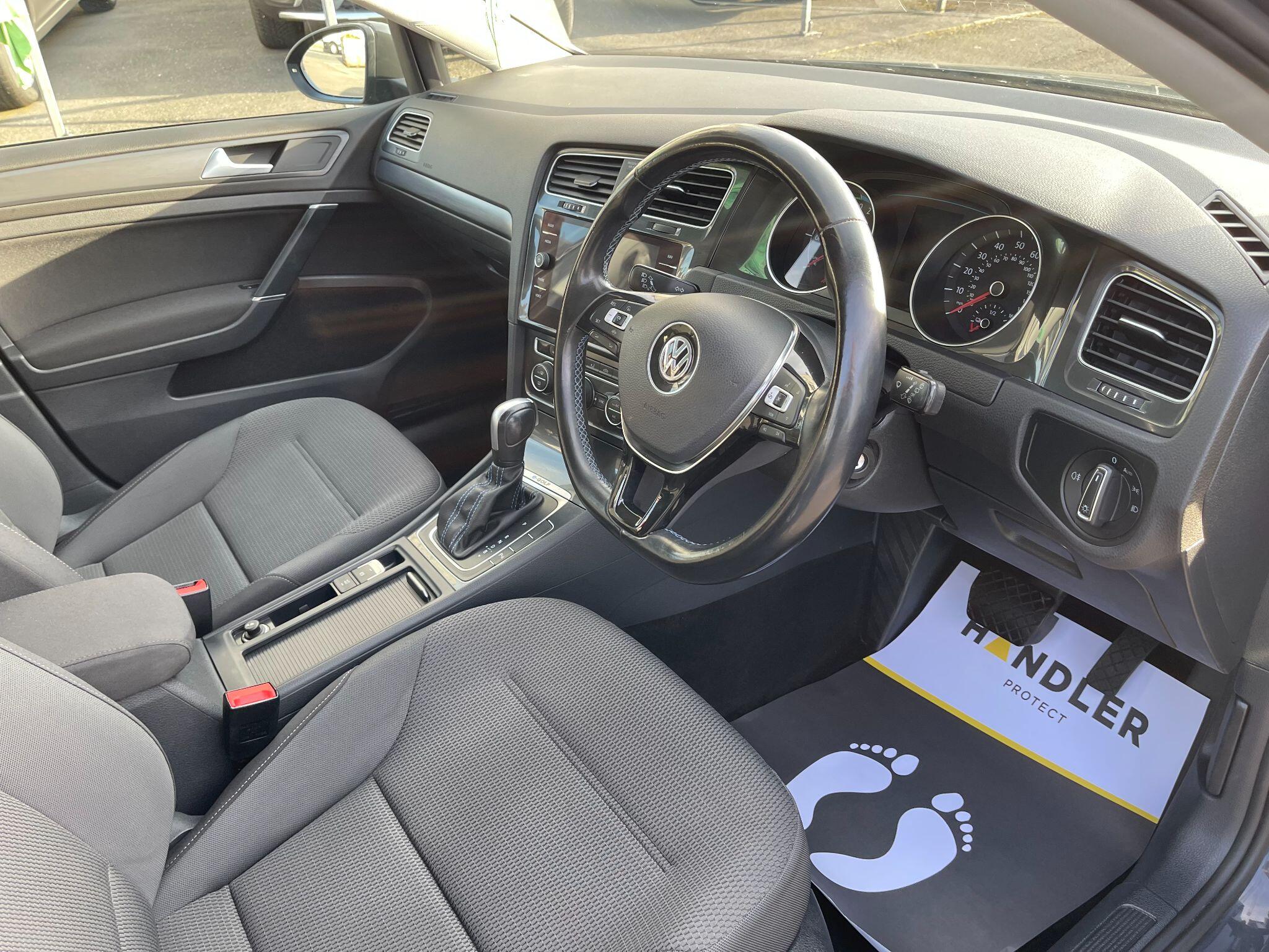 Volkswagen E-Golf view 26