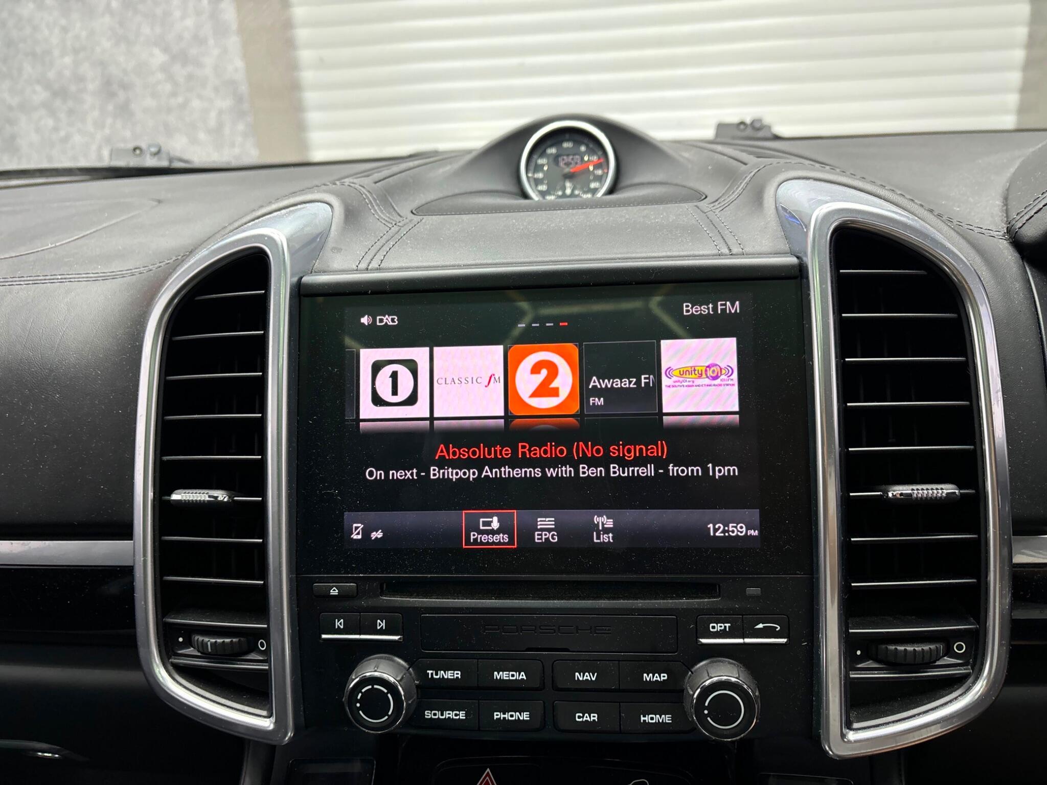 Porsche Cayenne view 41