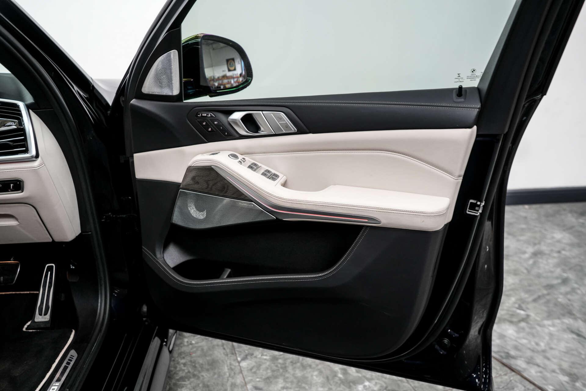 BMW X7 view 28