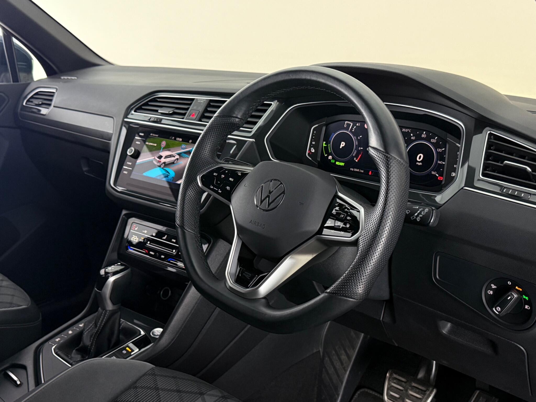 Volkswagen Tiguan view 3