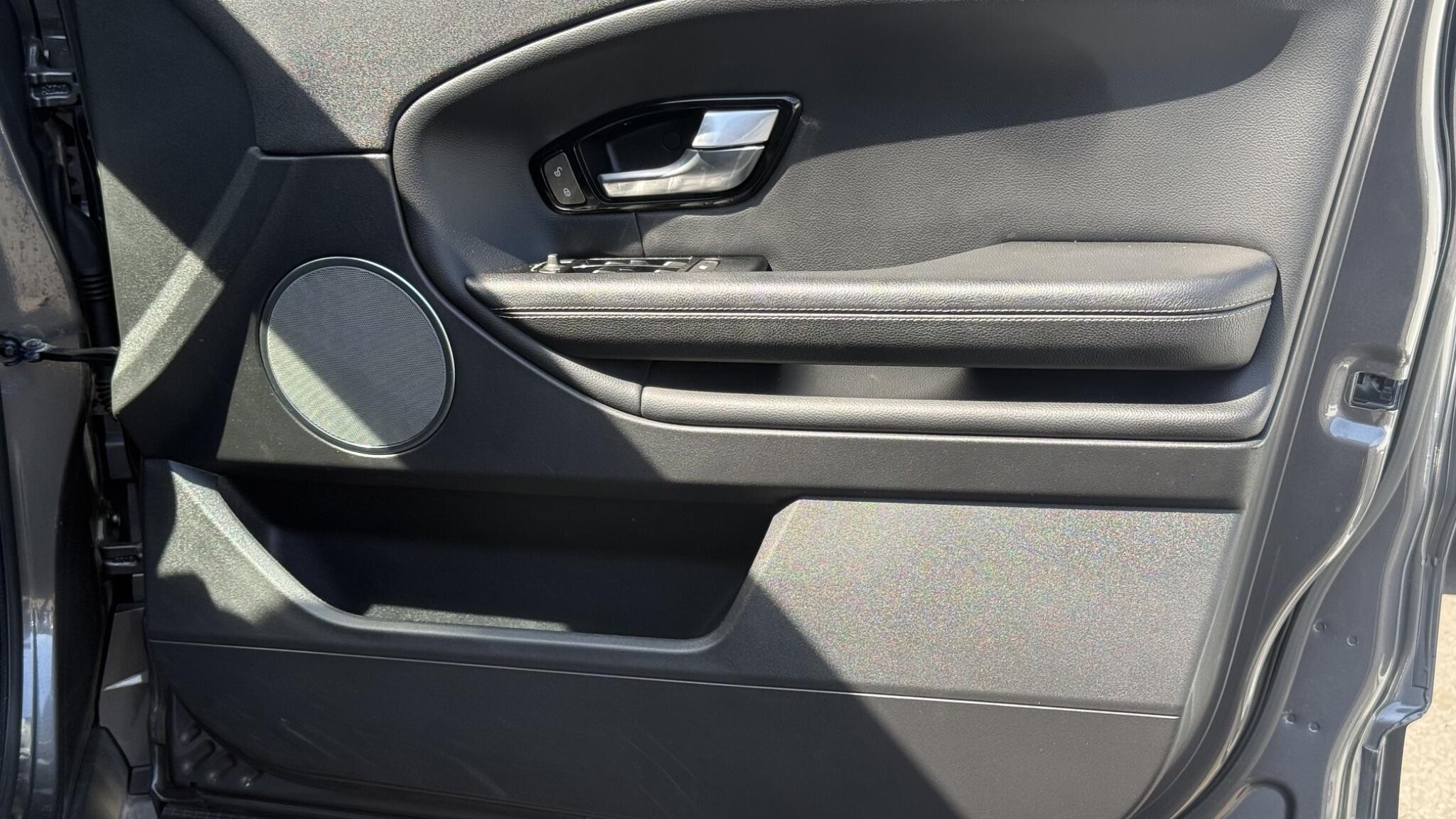 Land Rover Range Rover Evoque view 24