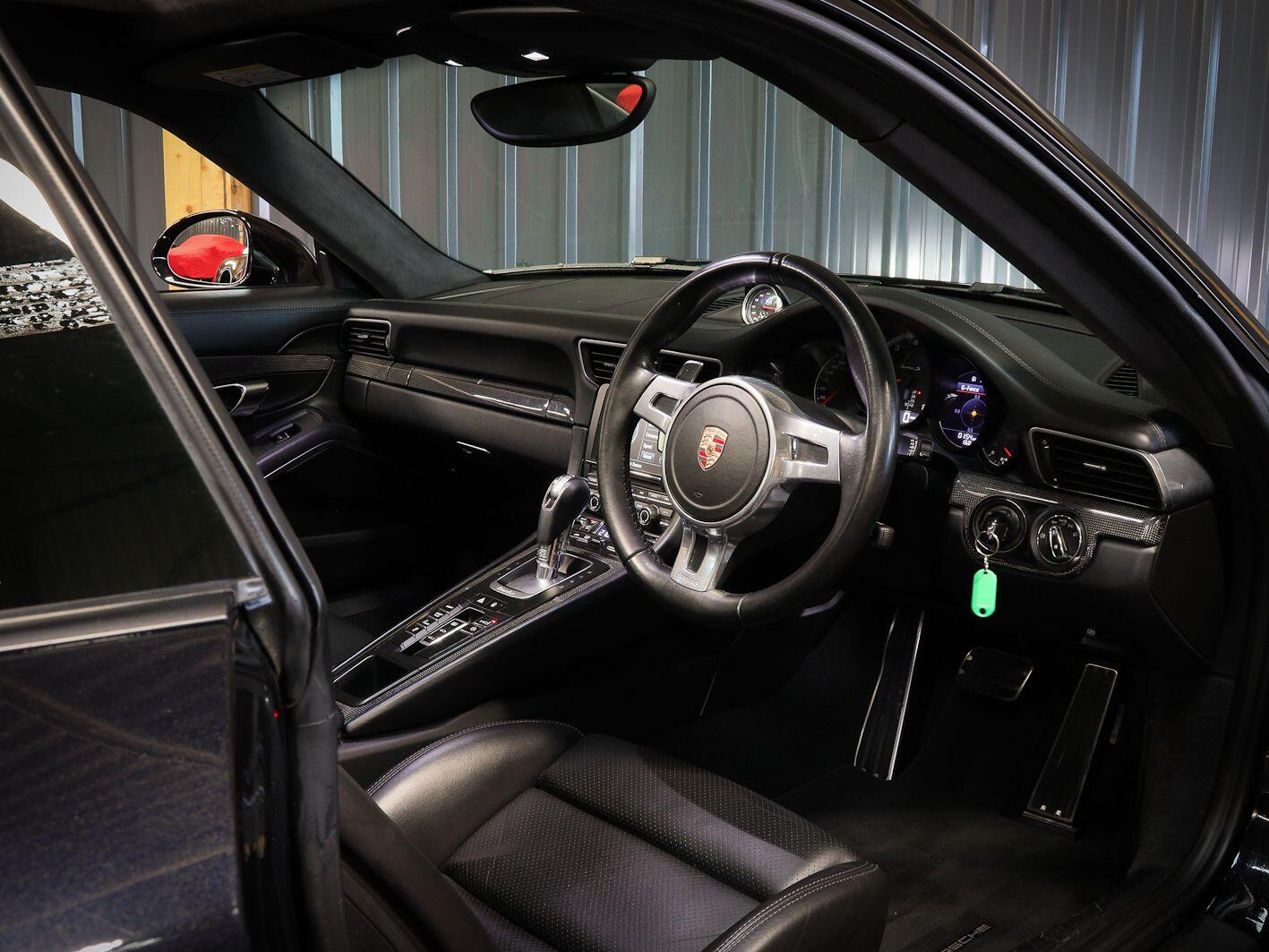 Porsche 911 view 30