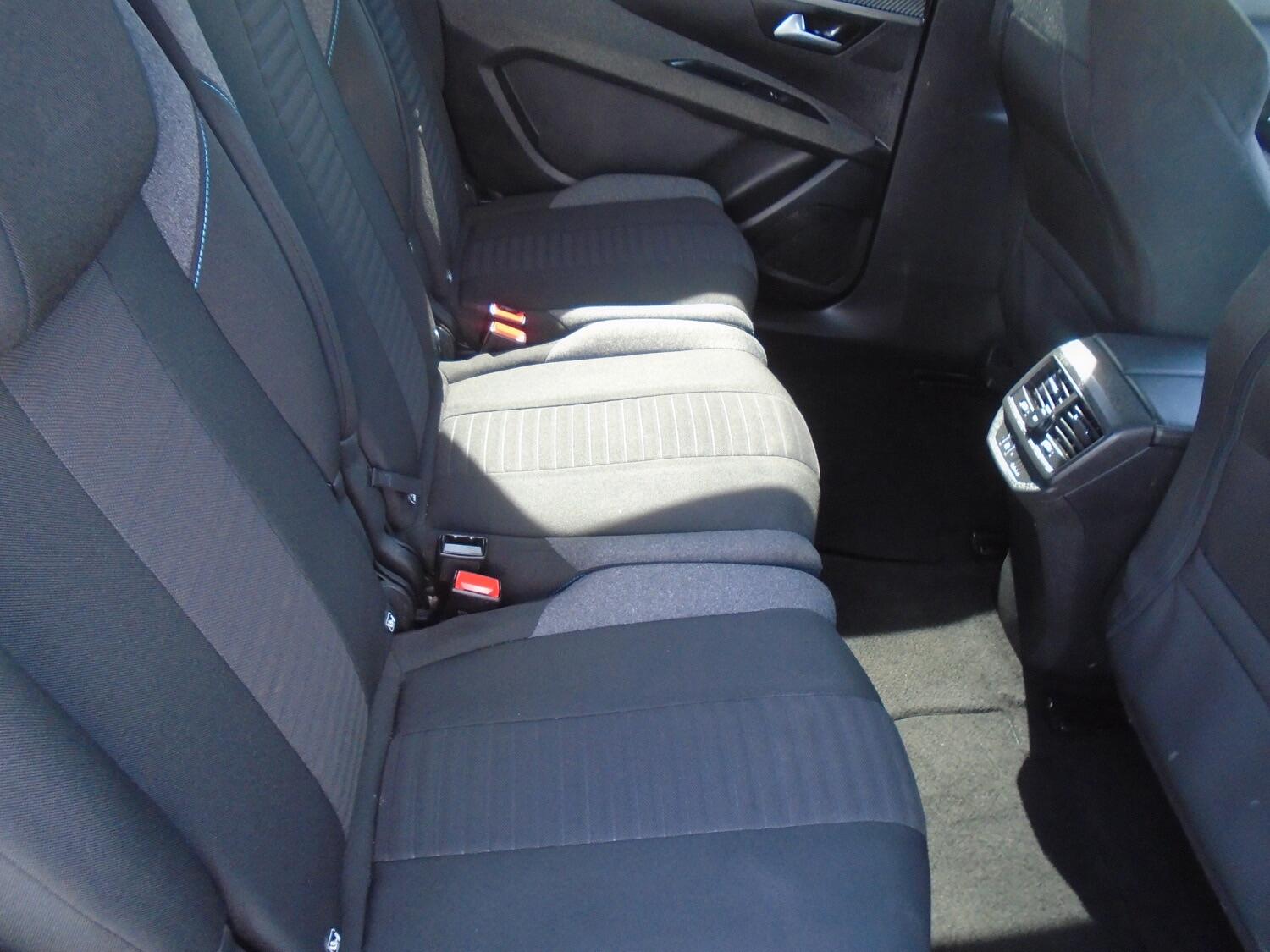 Peugeot 5008 view 9