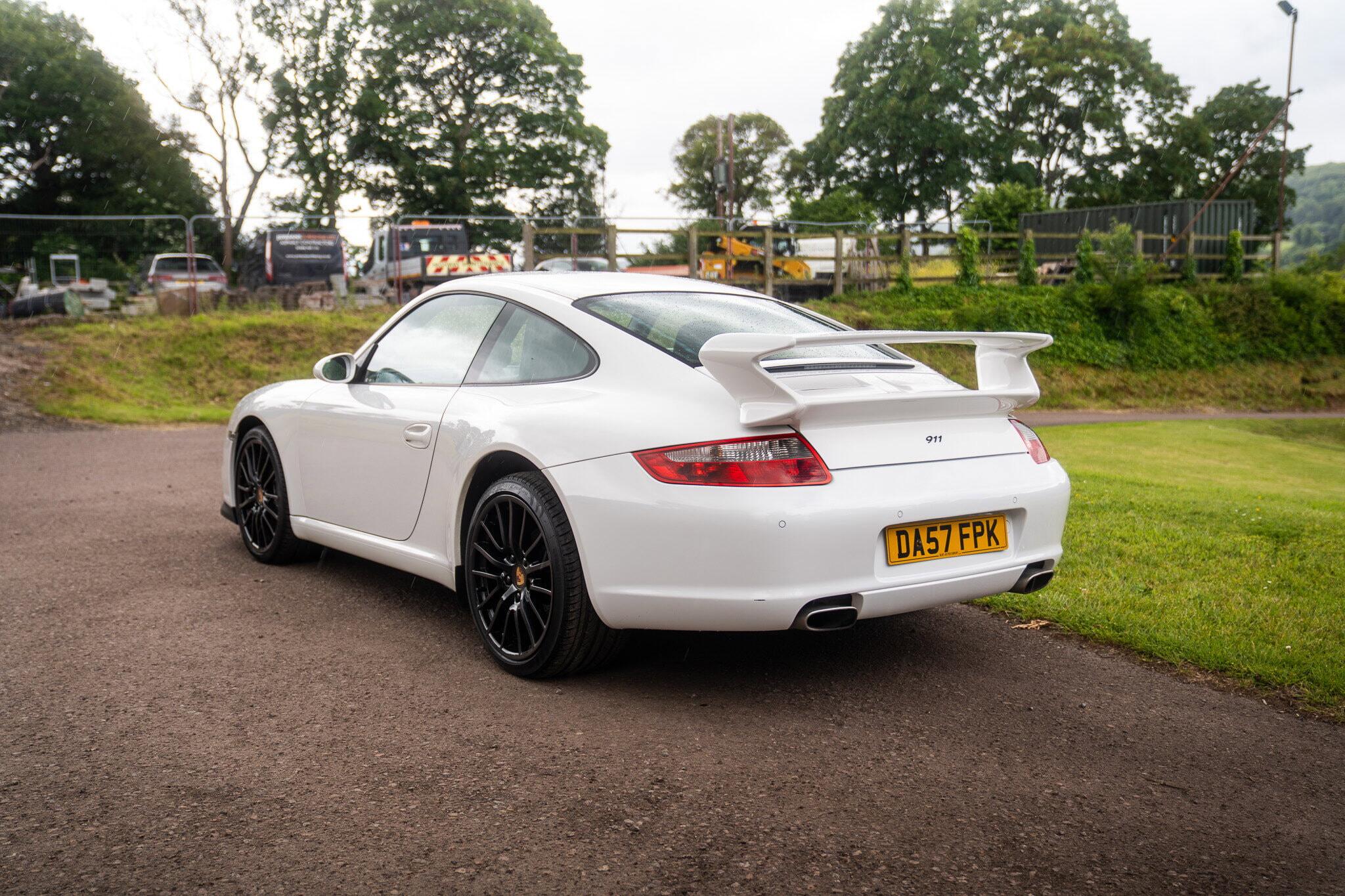 Porsche 911 view 7