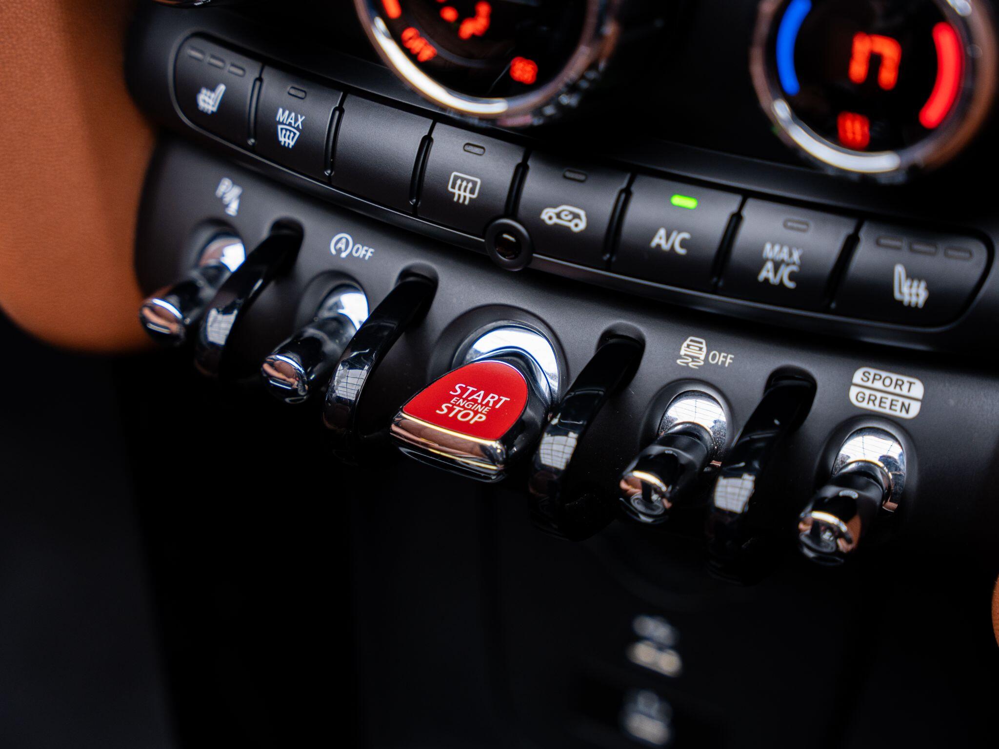 Mini Convertible view 28