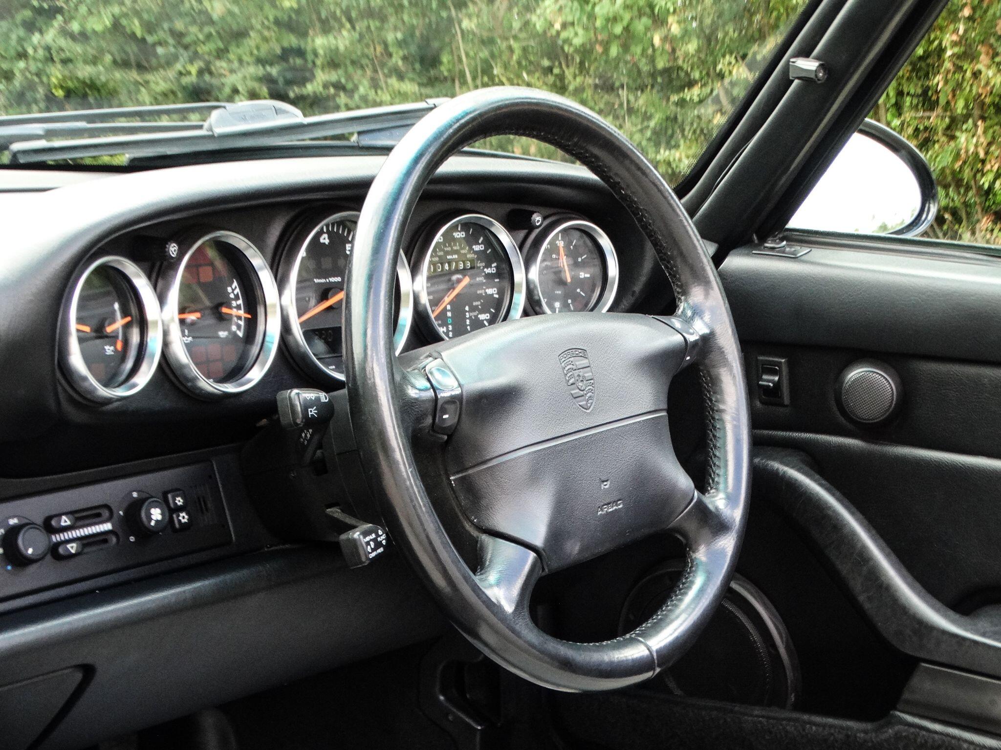Porsche 911 view 18