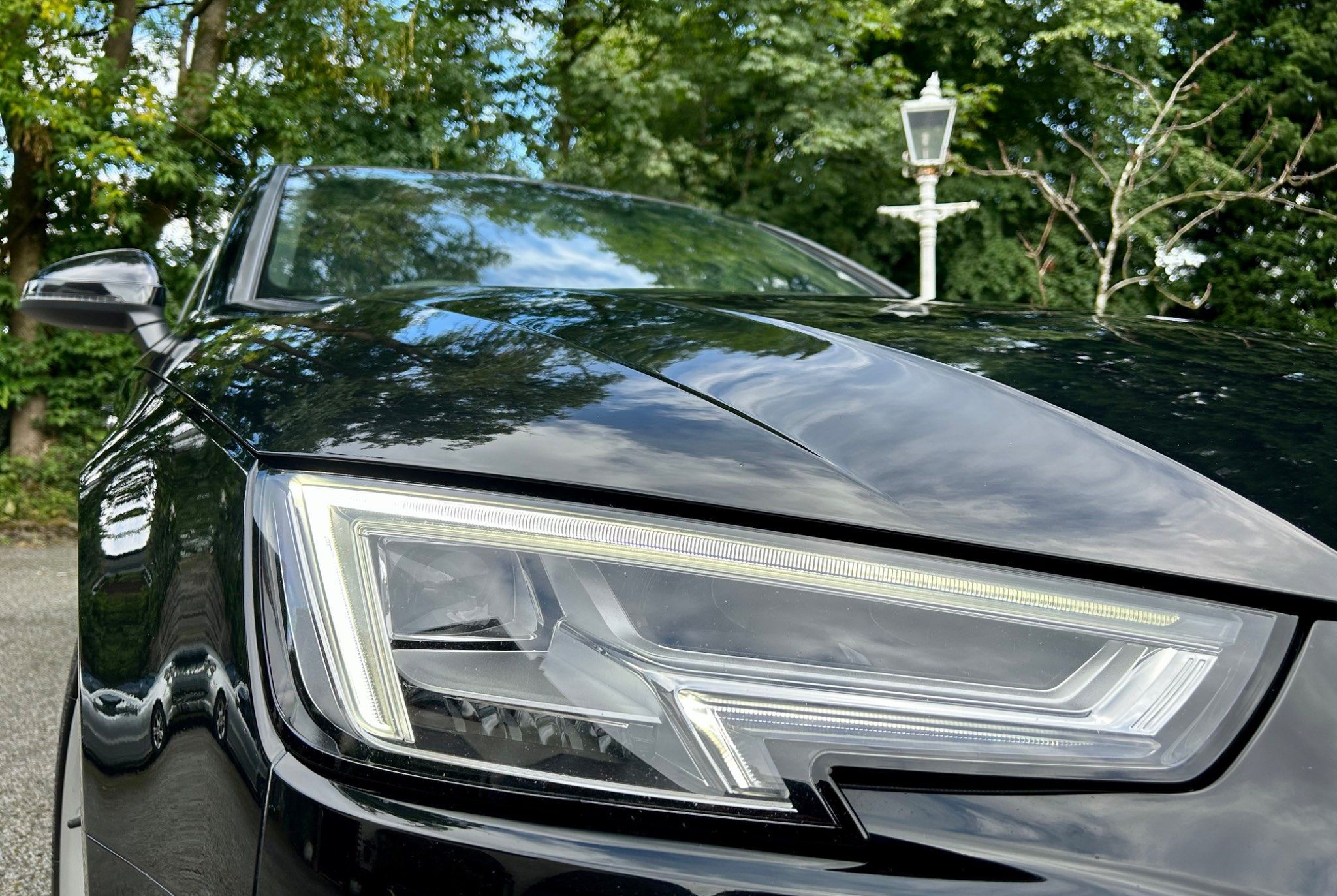 Audi A4 view 14