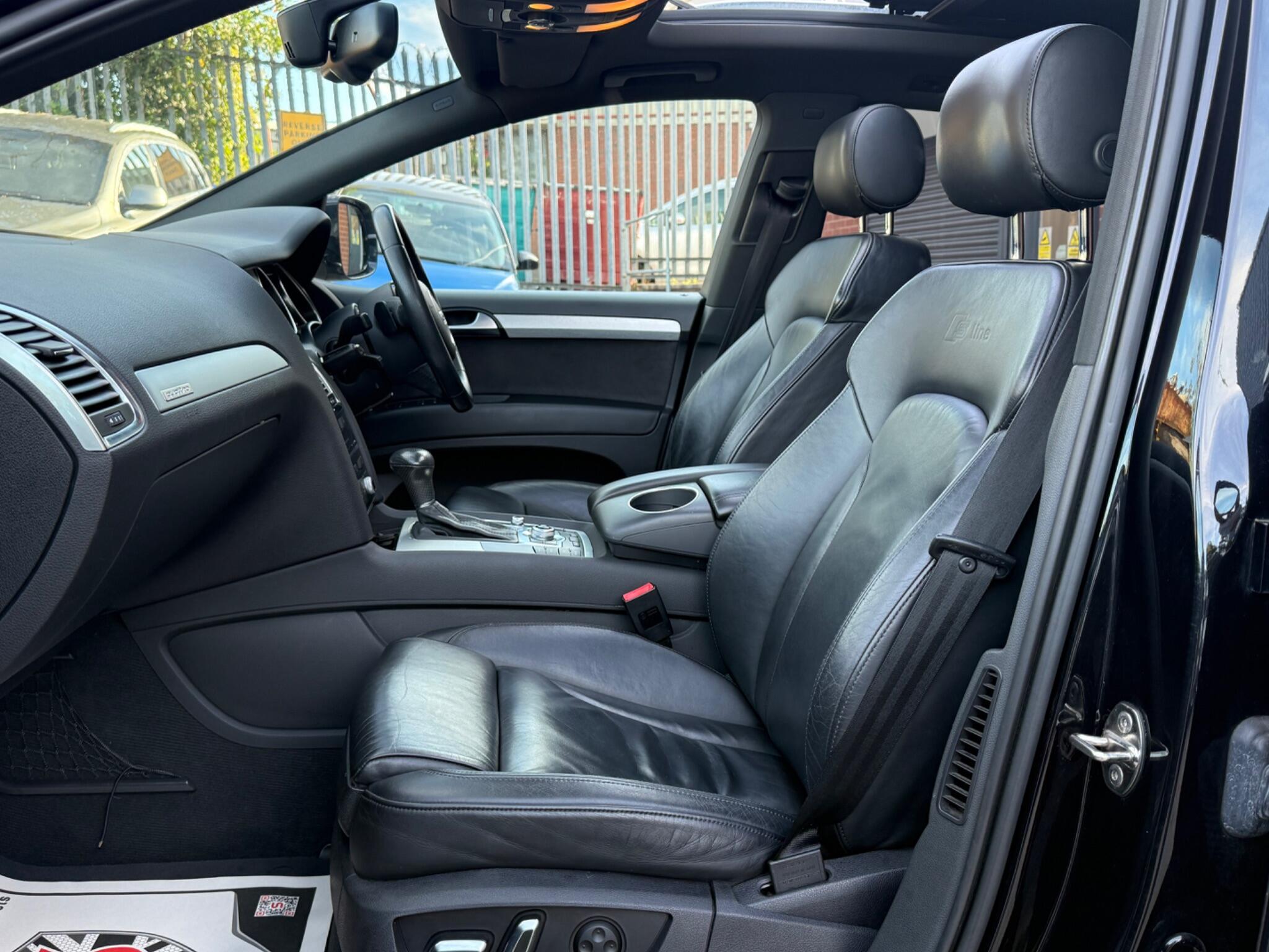 Audi Q7 view 27