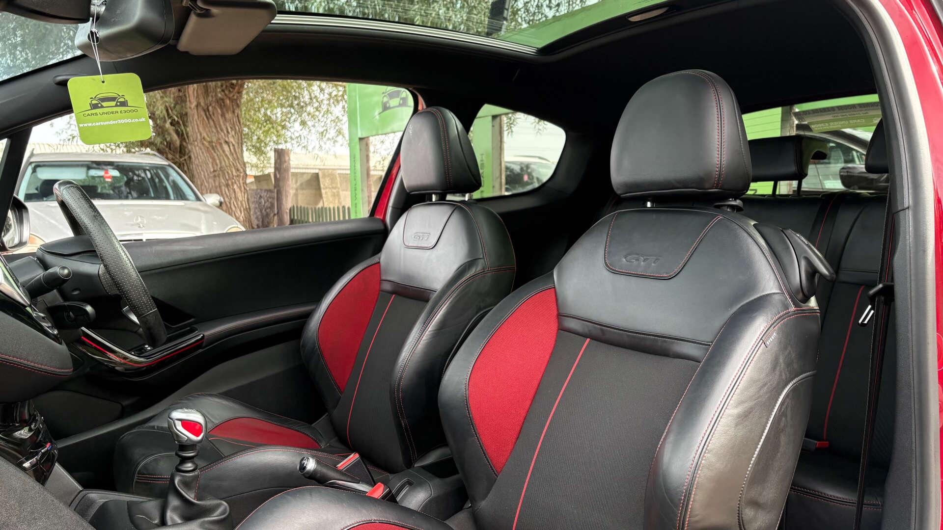 Peugeot 208 view 3