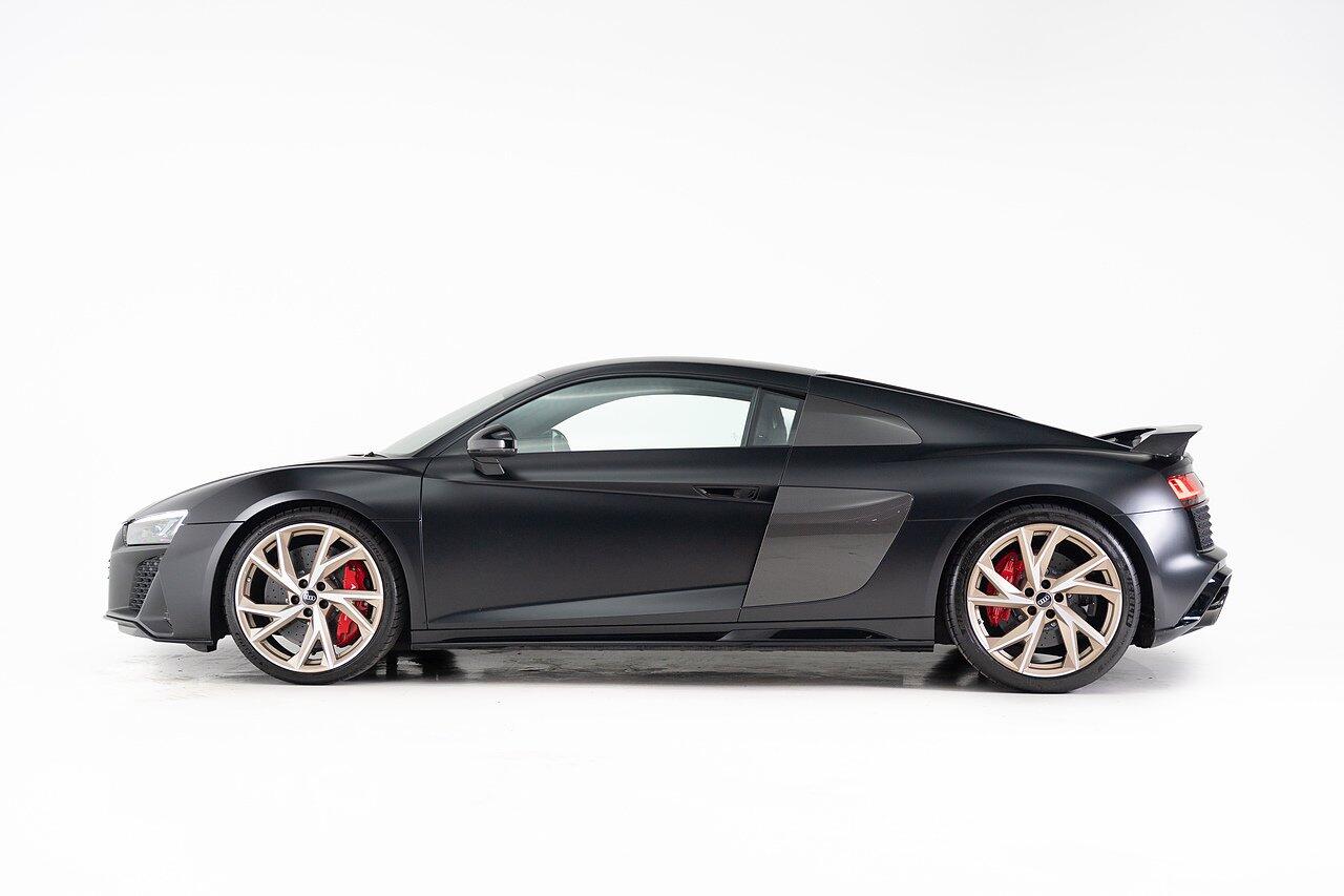 Audi R8 view 13