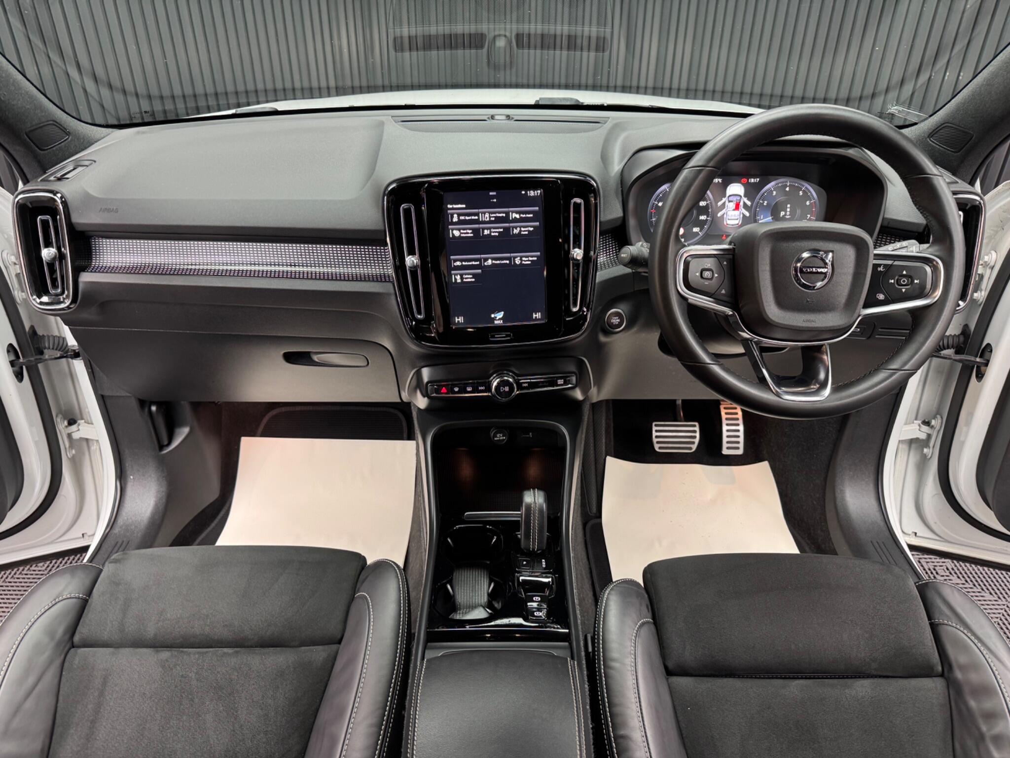 Volvo XC40 view 4