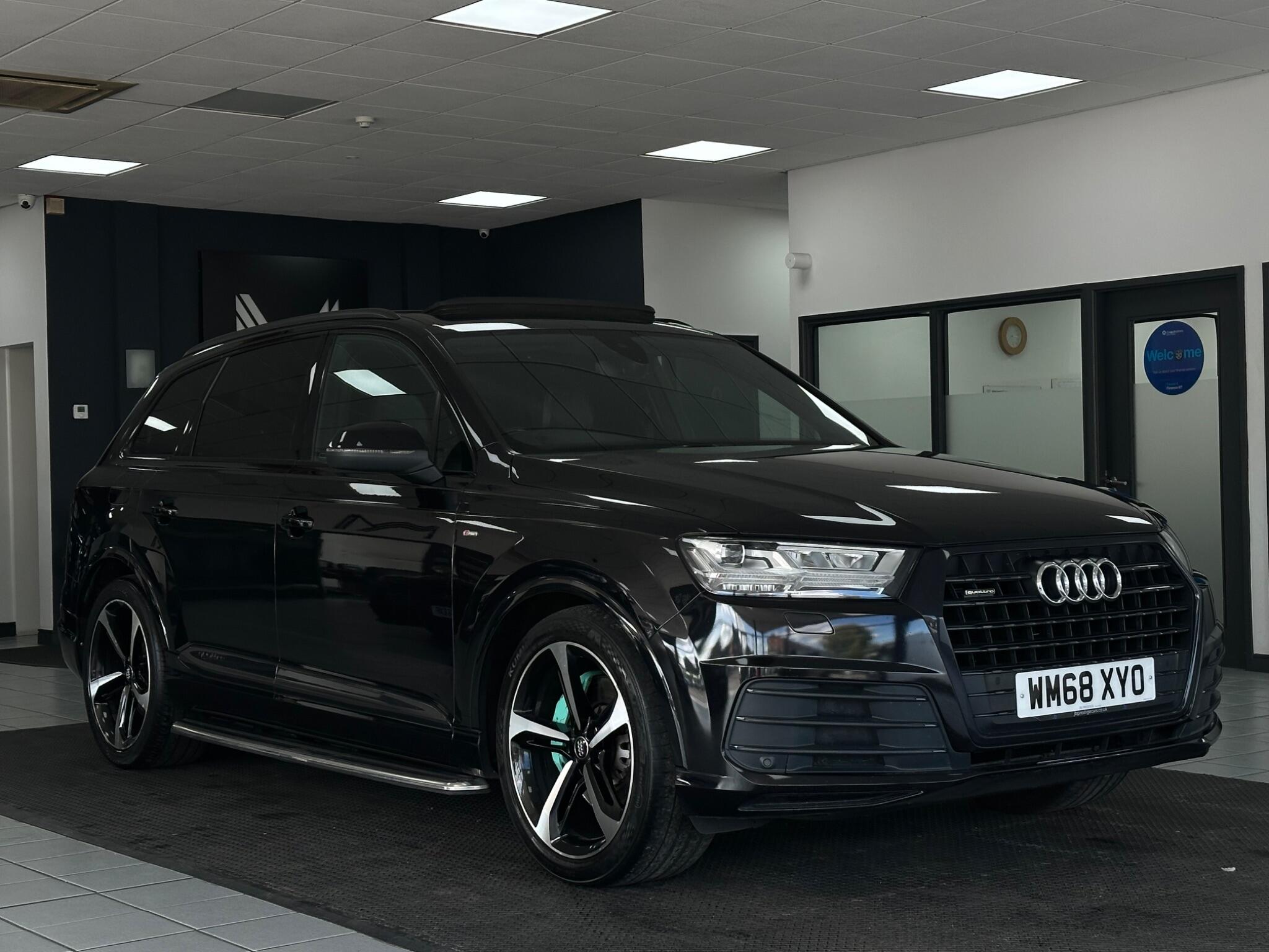 Audi Q7 view 4