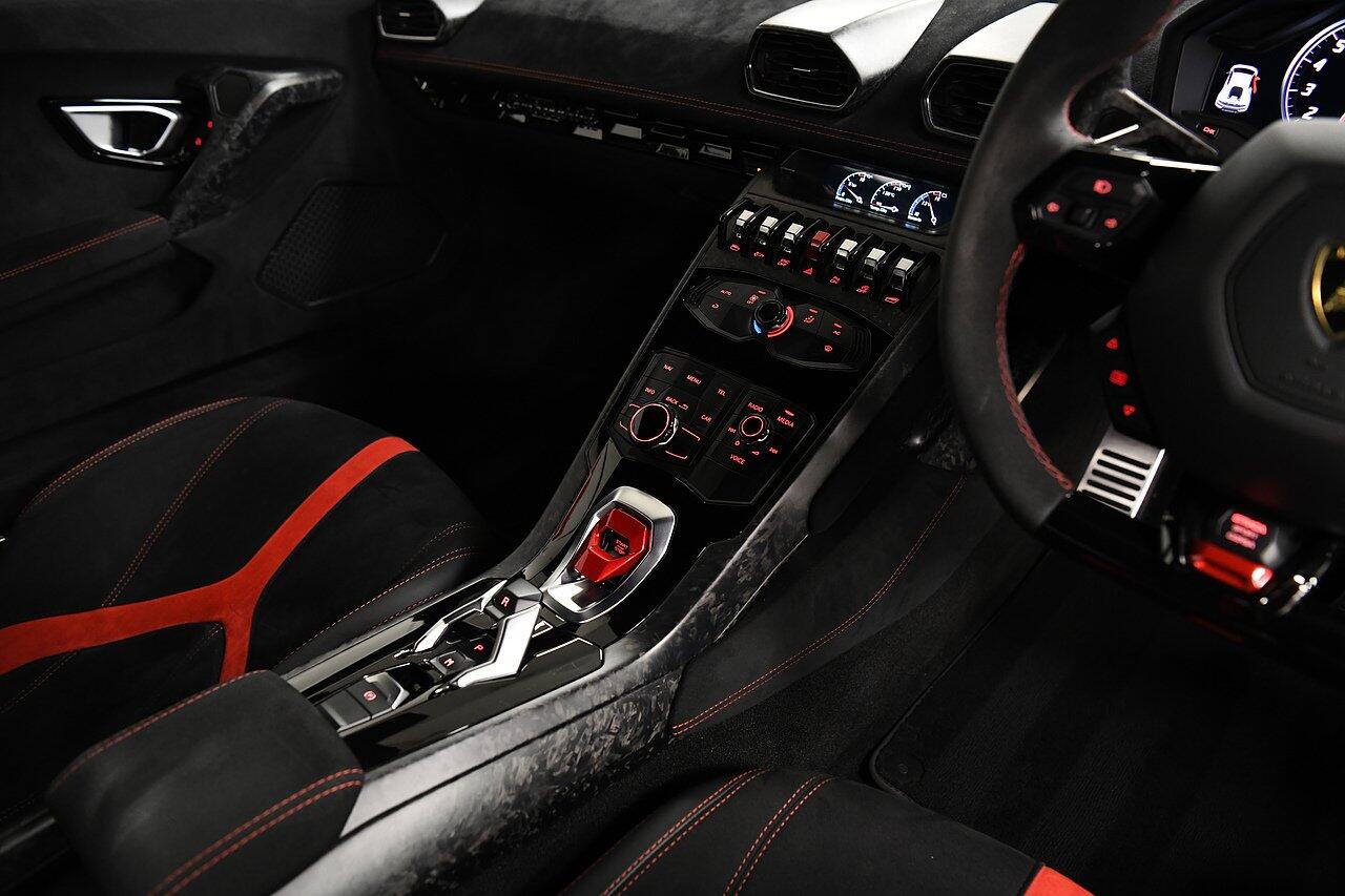 Lamborghini Huracan view 17