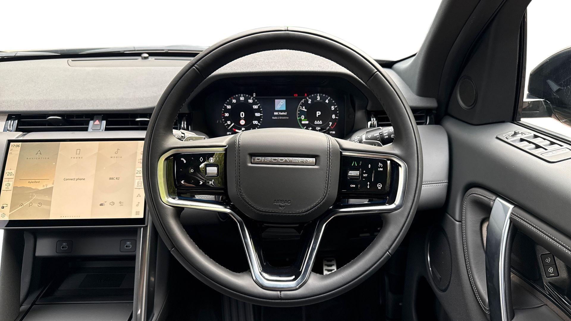 Land Rover Discovery Sport view 16