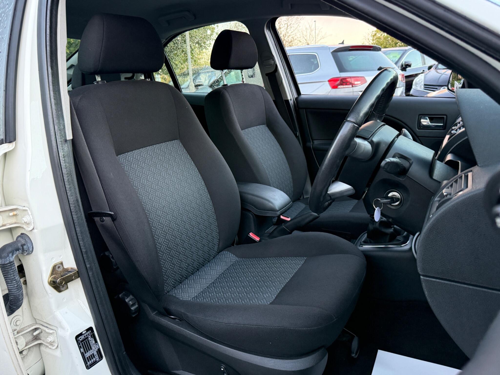 Ford Mondeo - Image 14