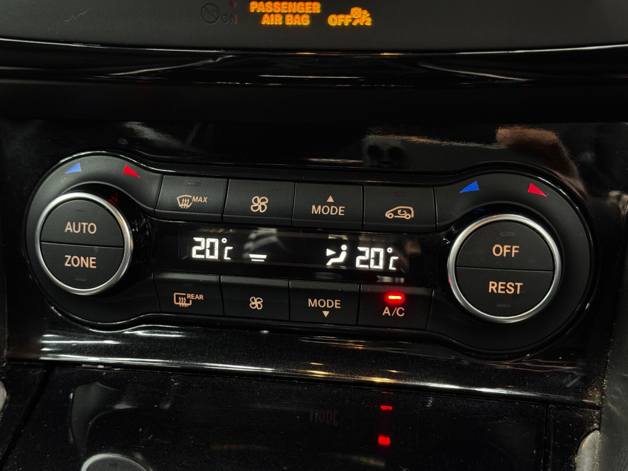 Infiniti Q30 view 28