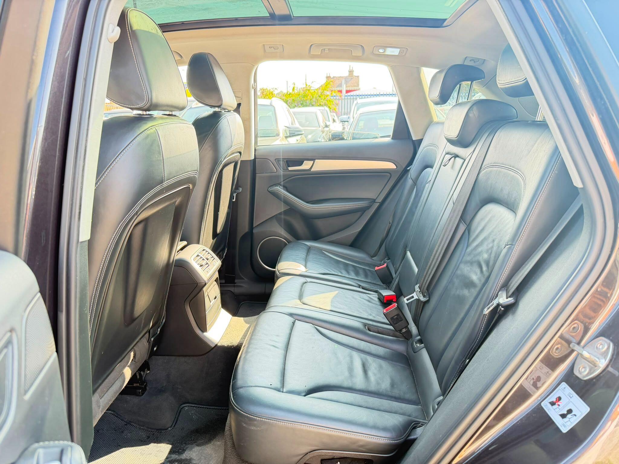 Audi SQ5 view 16