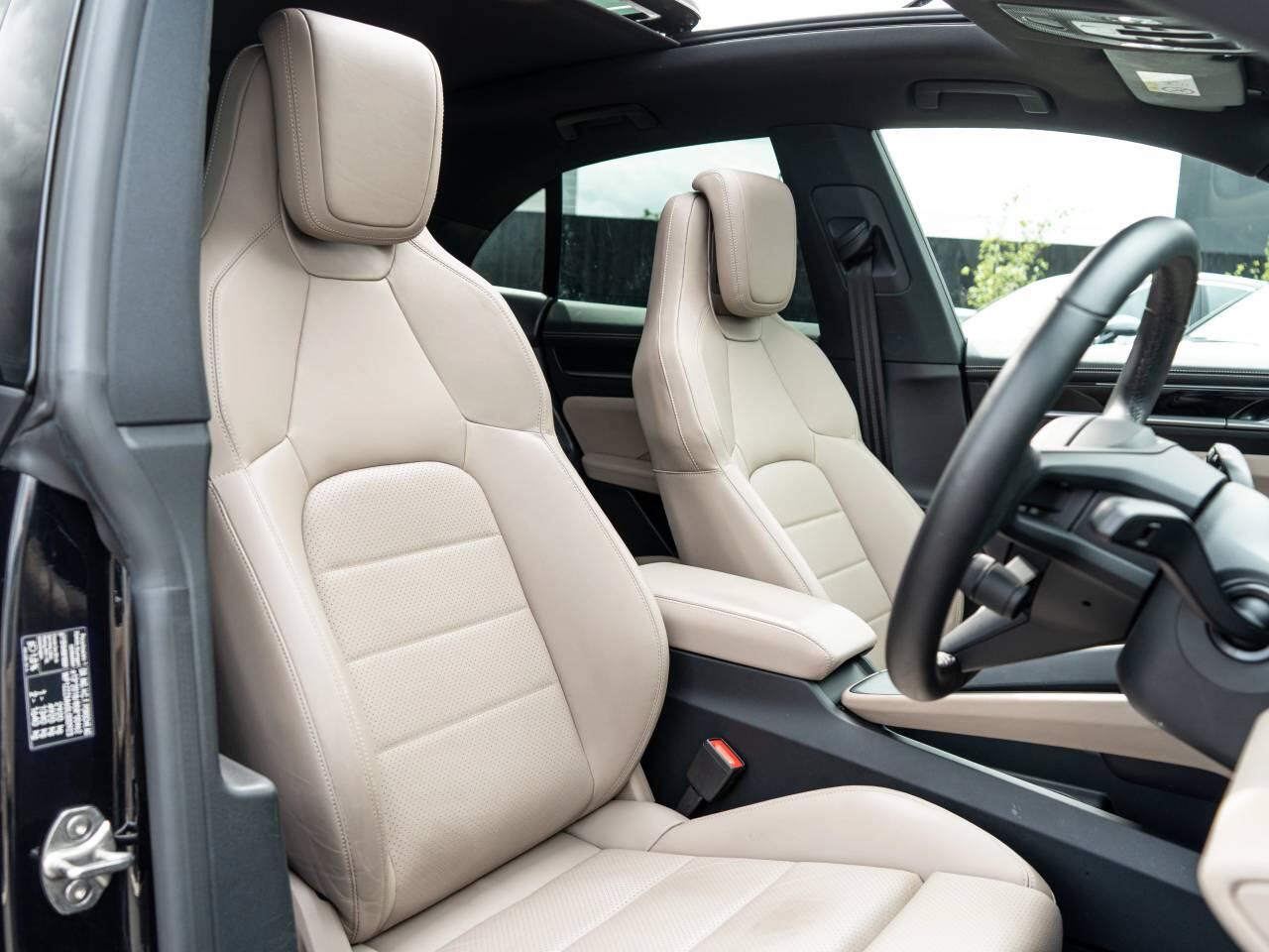 Porsche Macan view 5