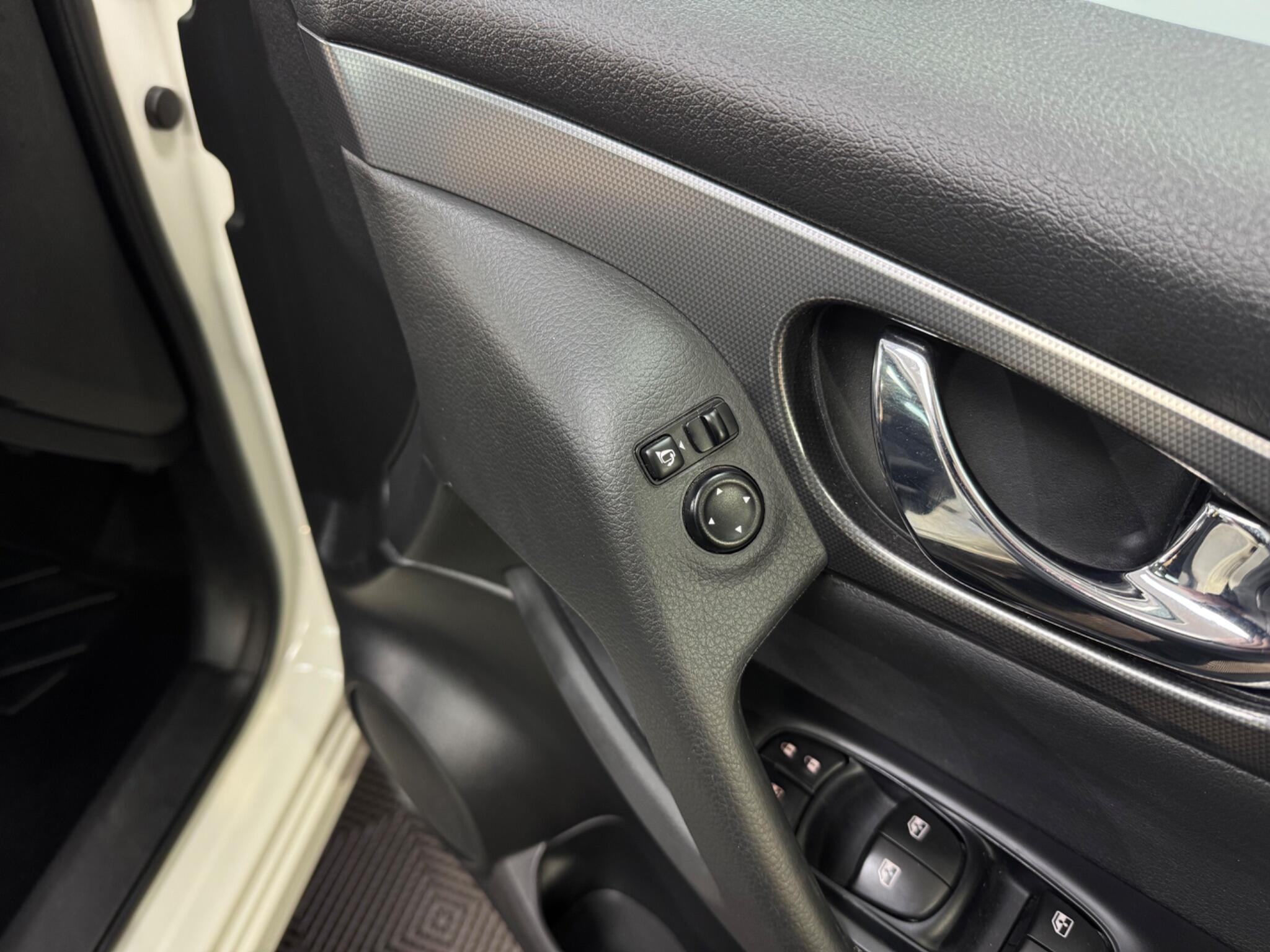 Nissan Qashqai view 25