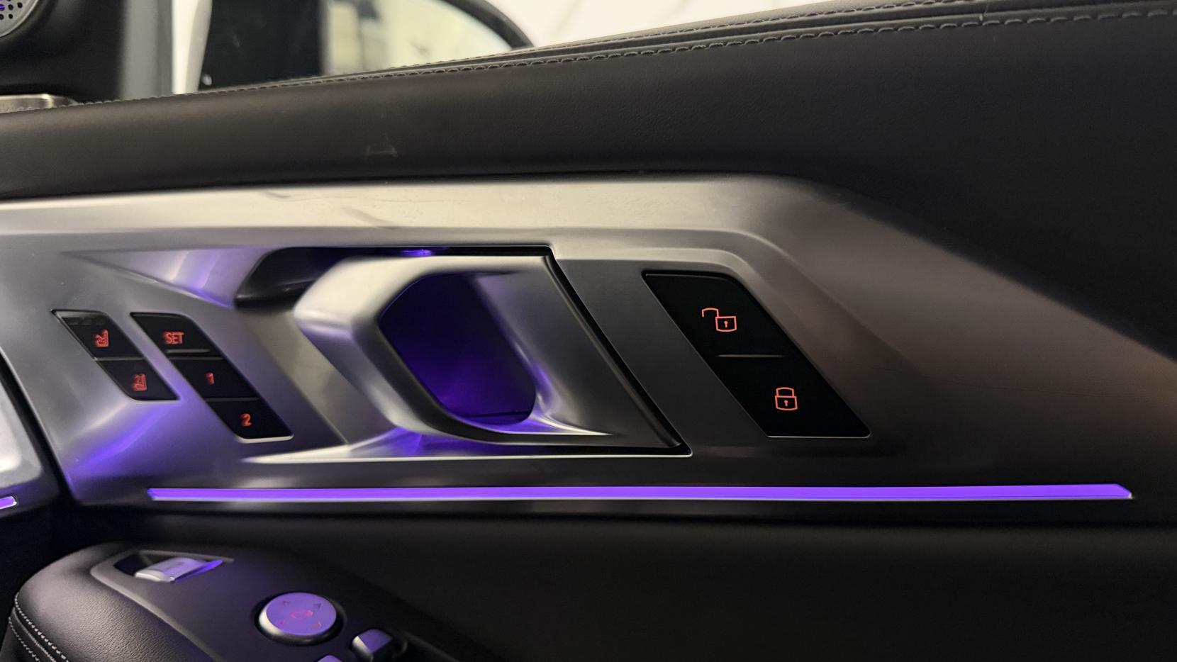 BMW XM view 34