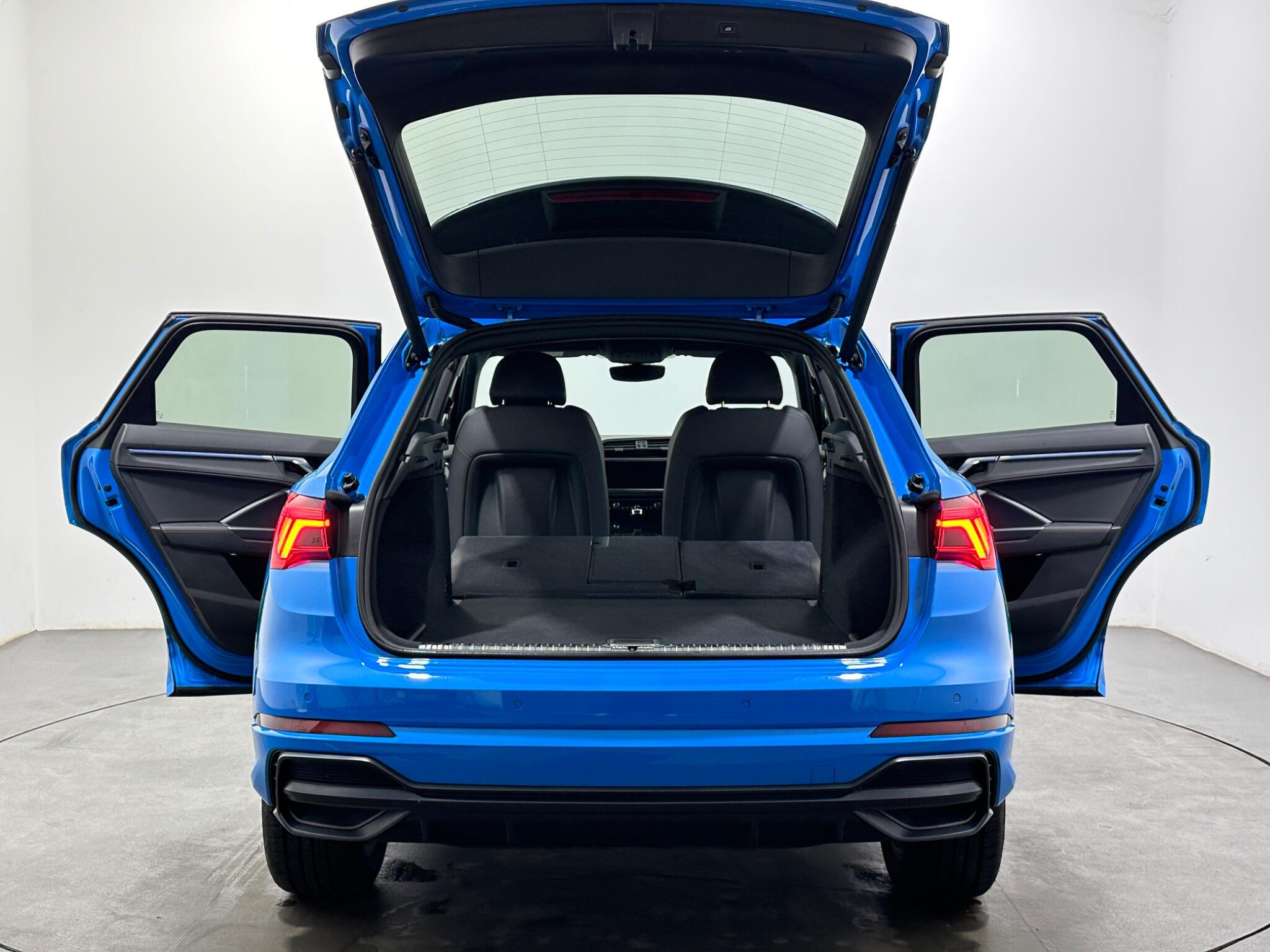 Audi Q3 view 44
