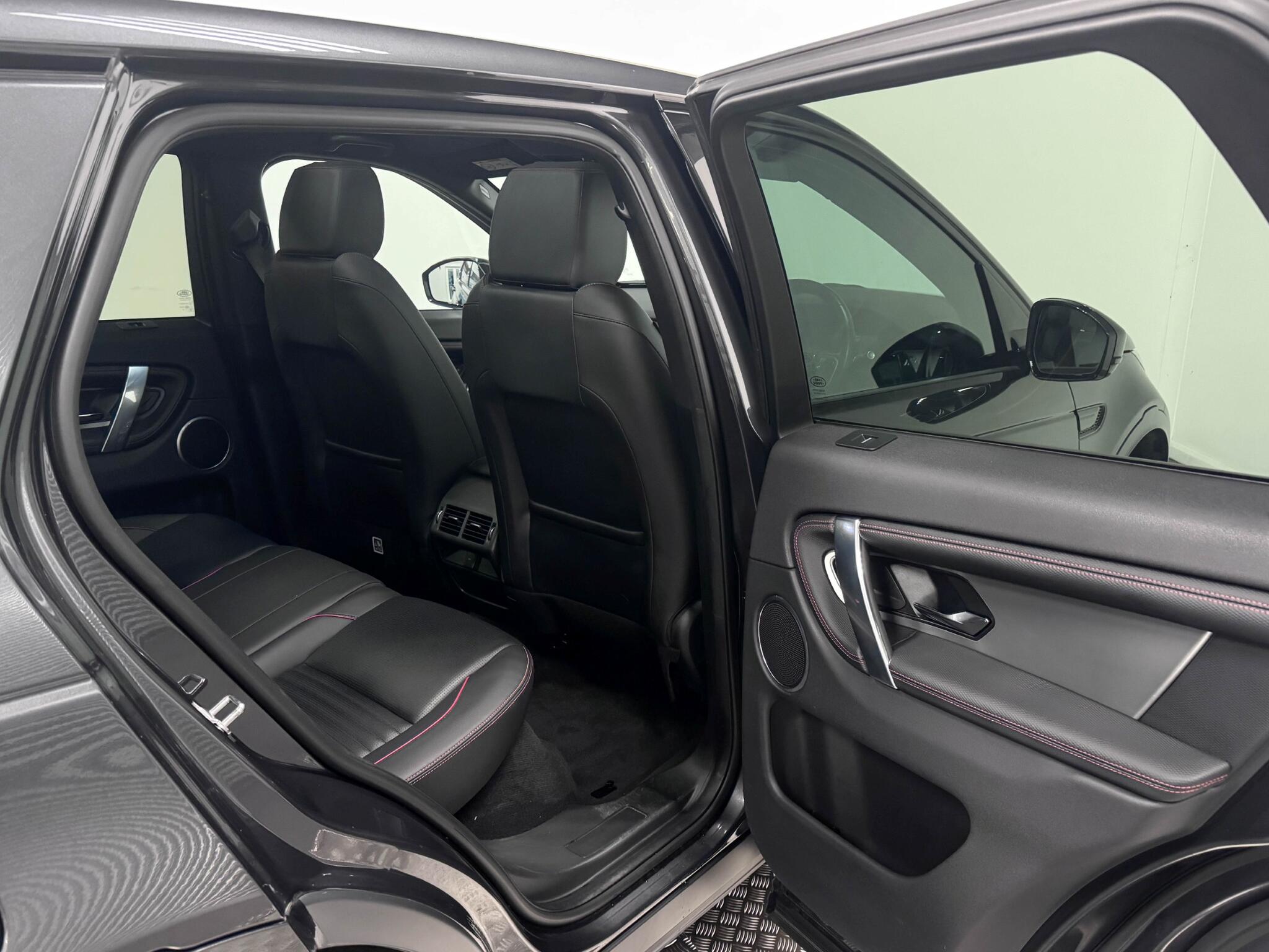 Land Rover Discovery Sport view 9