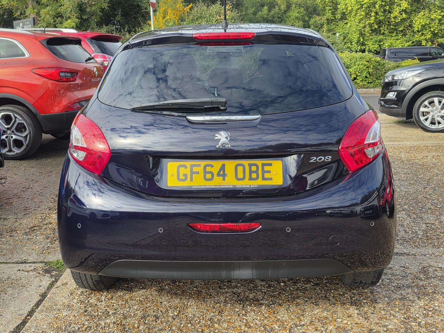 Peugeot 208 view 5