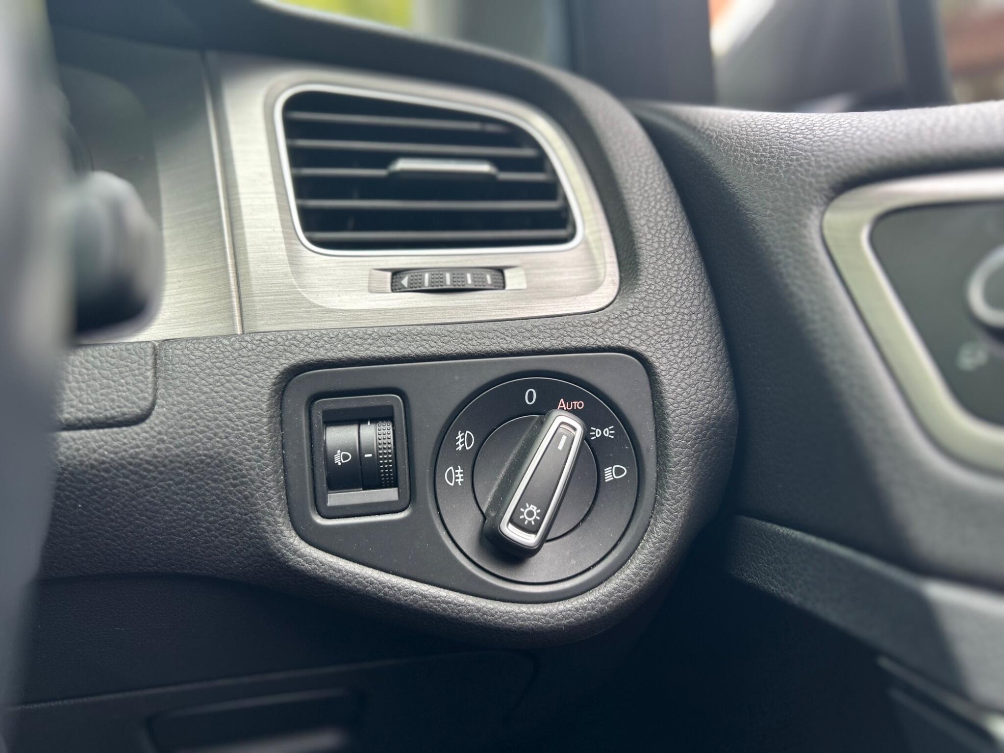 Volkswagen Golf view 25